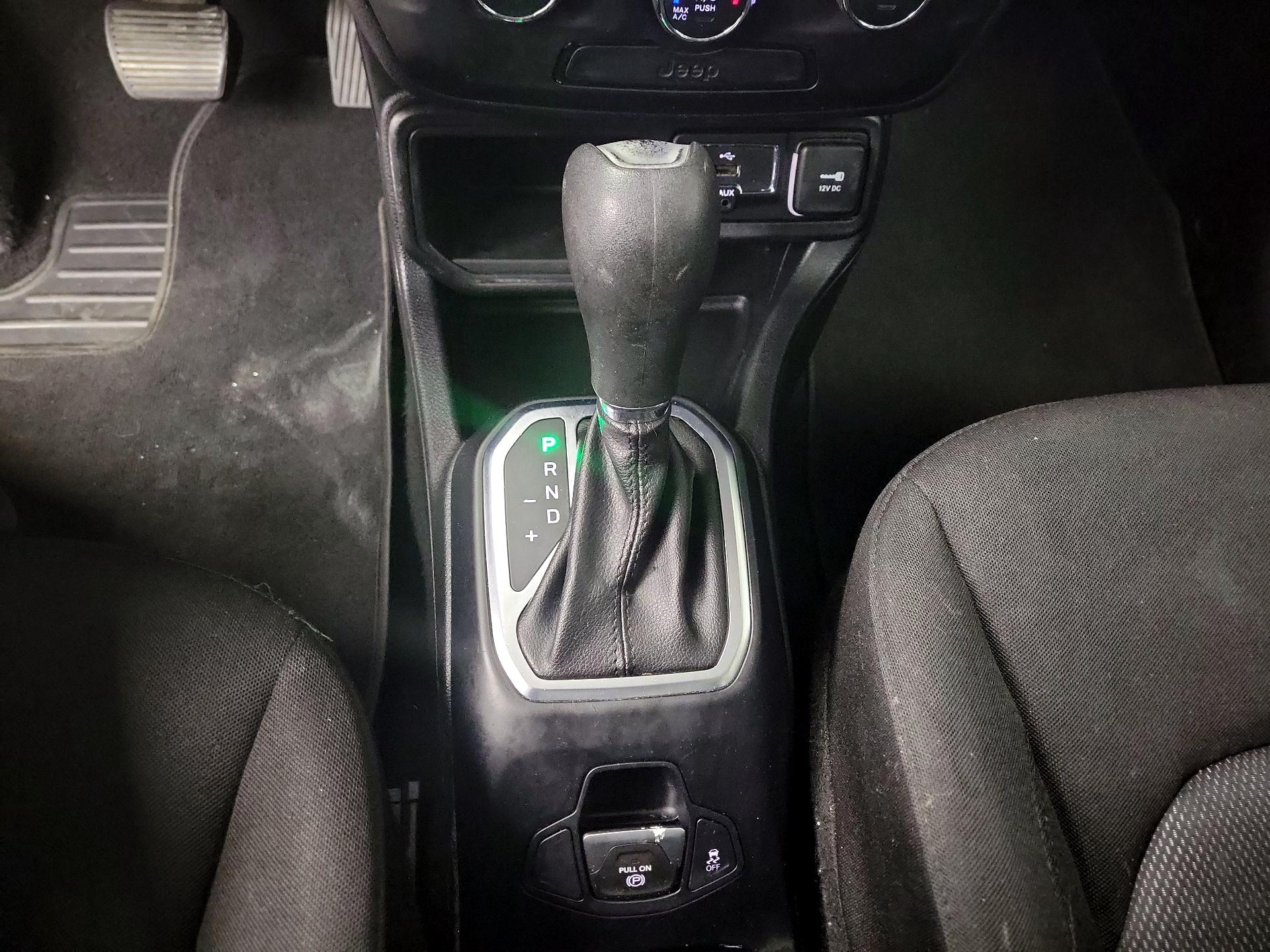 Thumbnail: 2019 Jeep Renegade - 17