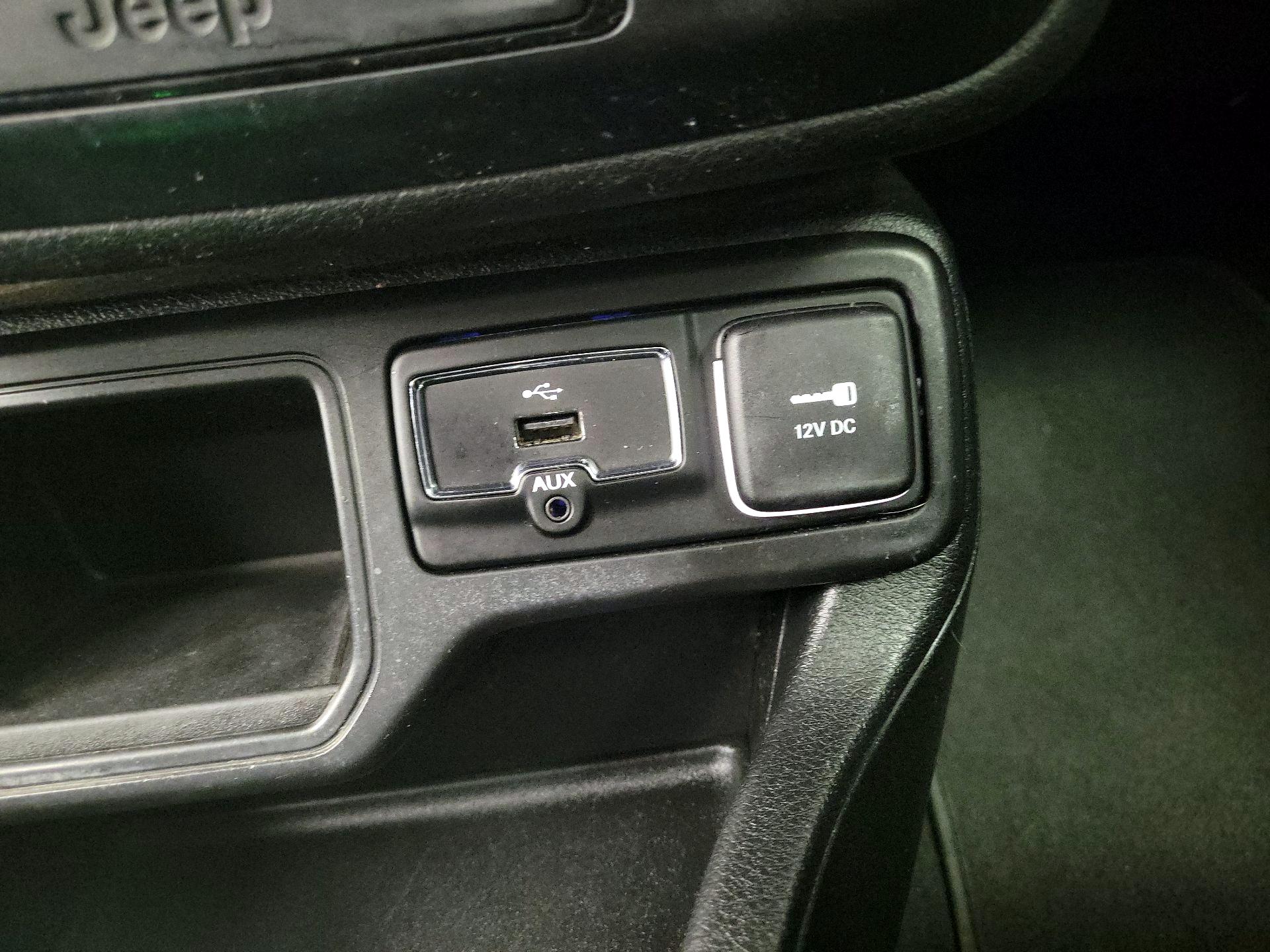 Thumbnail: 2019 Jeep Renegade - 18