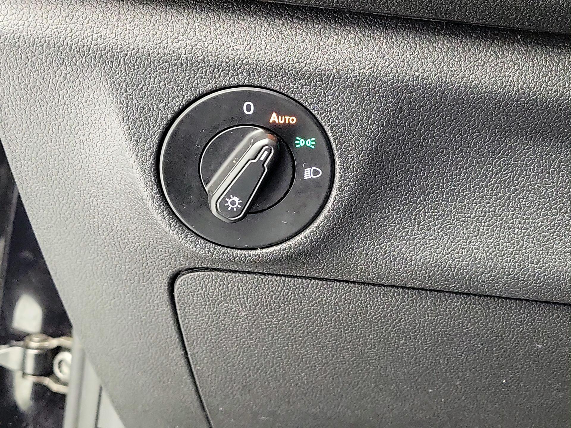 Thumbnail: 2019 Volkswagen Jetta - 13