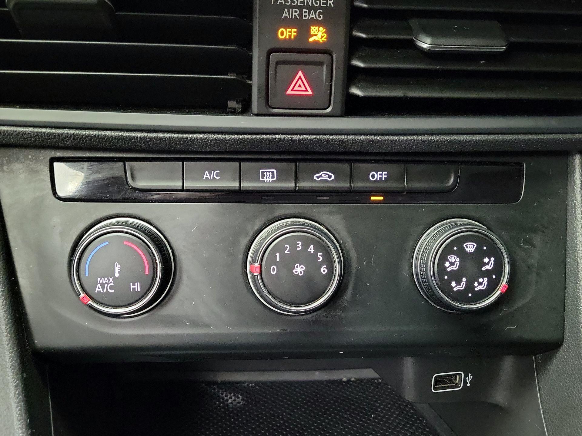 Thumbnail: 2019 Volkswagen Jetta - 16