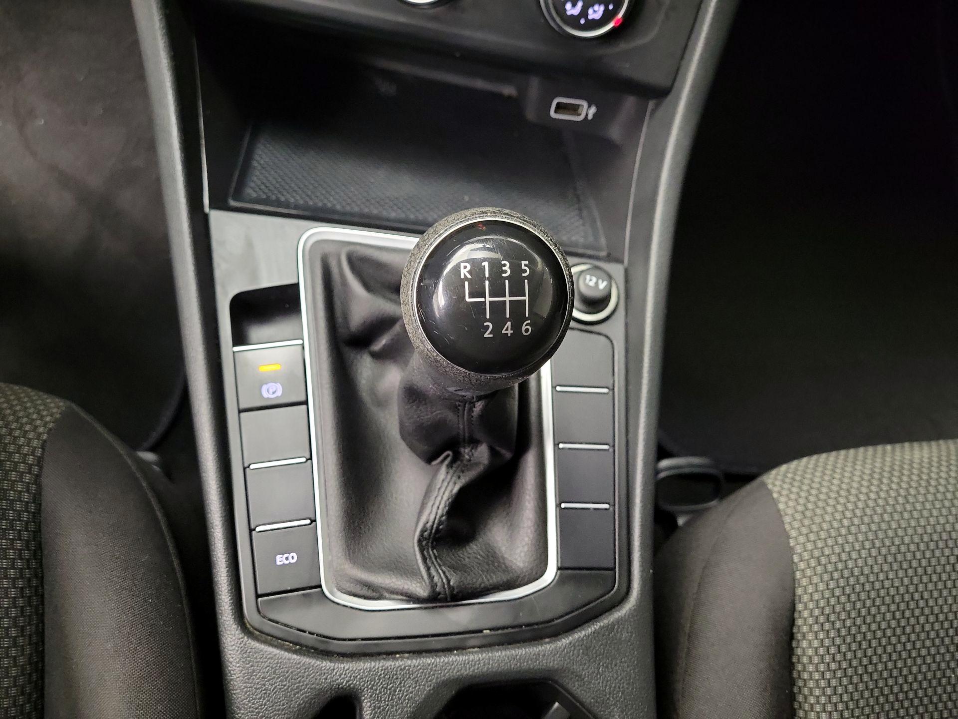 Thumbnail: 2019 Volkswagen Jetta - 17