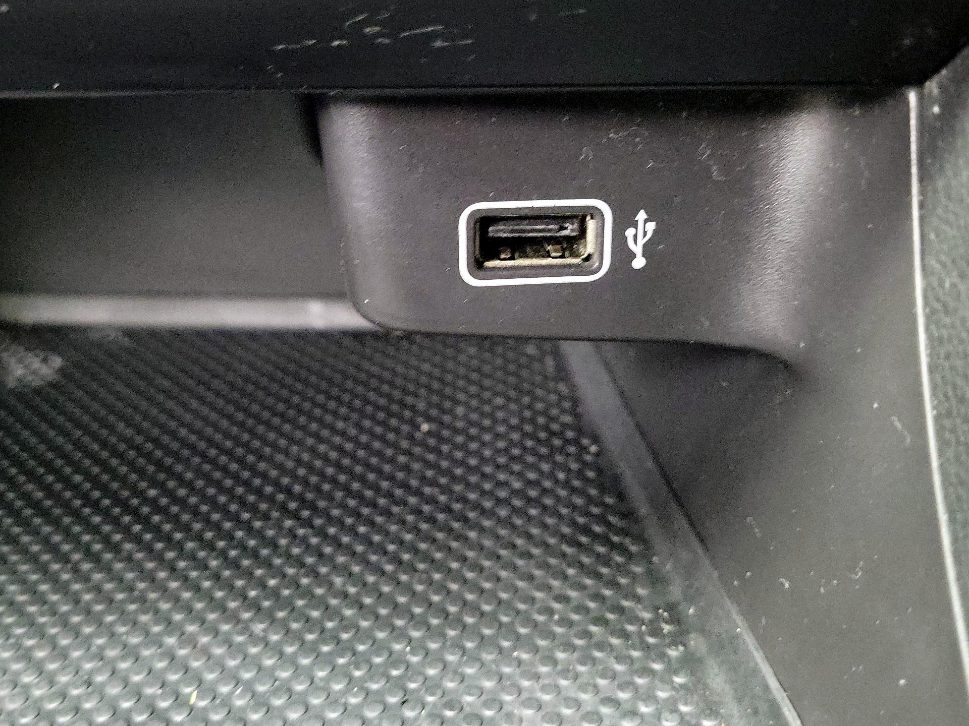 Thumbnail: 2019 Volkswagen Jetta - 18