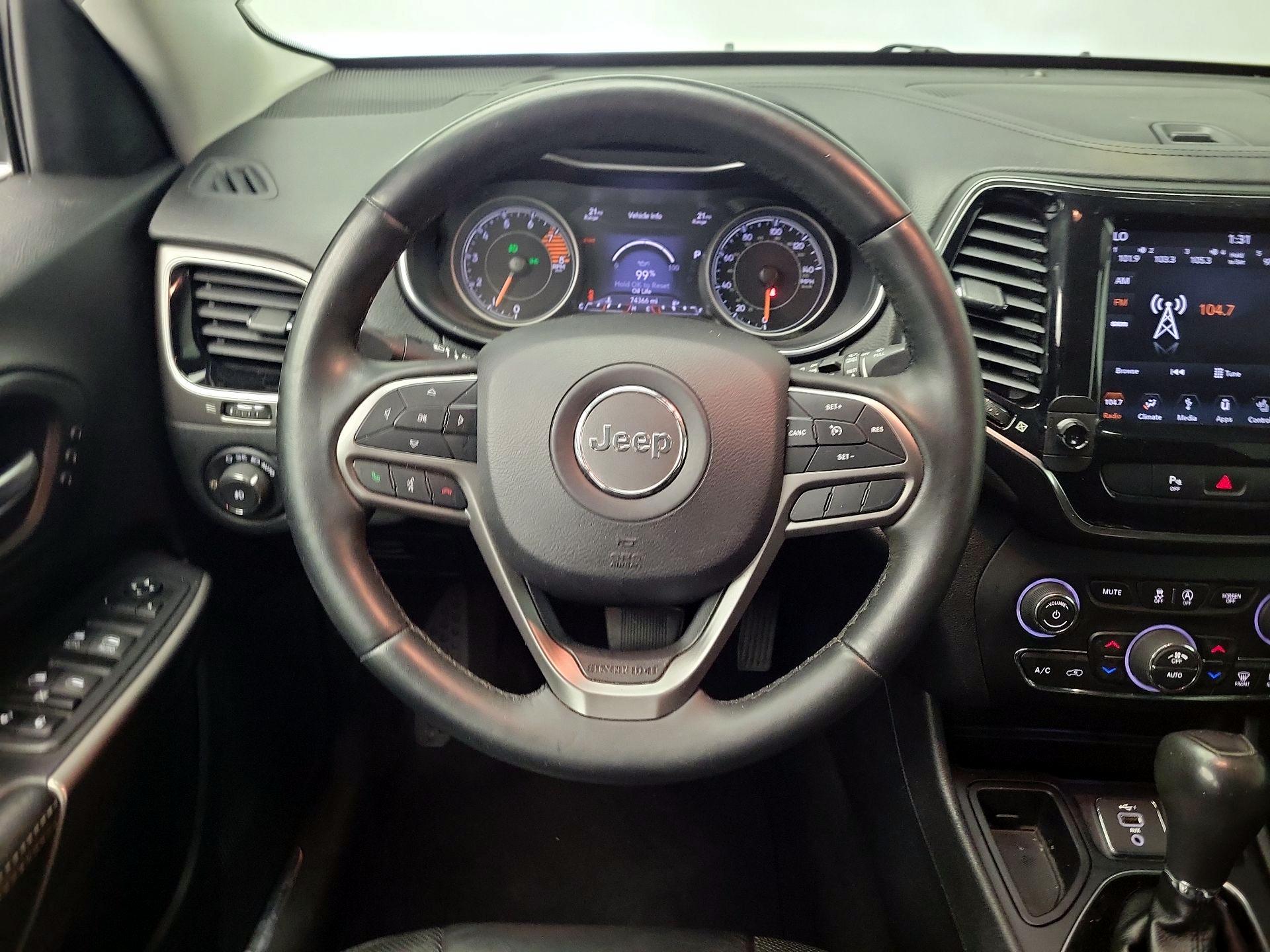 Thumbnail: 2019 Jeep Cherokee - 10