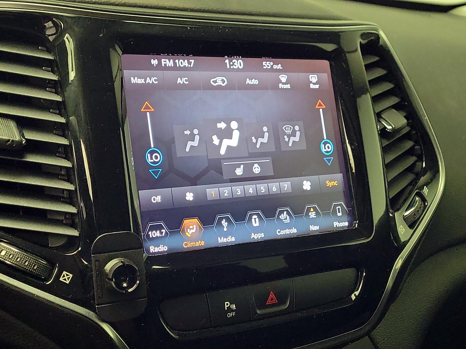 Thumbnail: 2019 Jeep Cherokee - 16