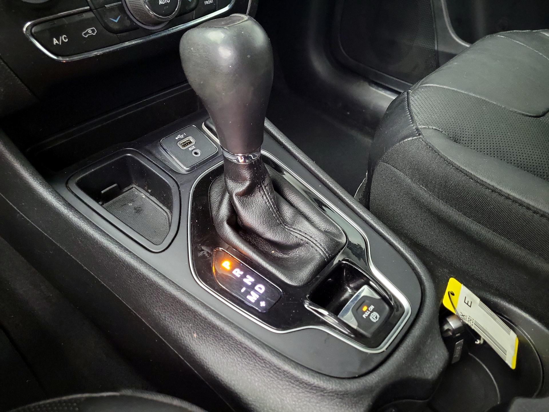 Thumbnail: 2019 Jeep Cherokee - 17