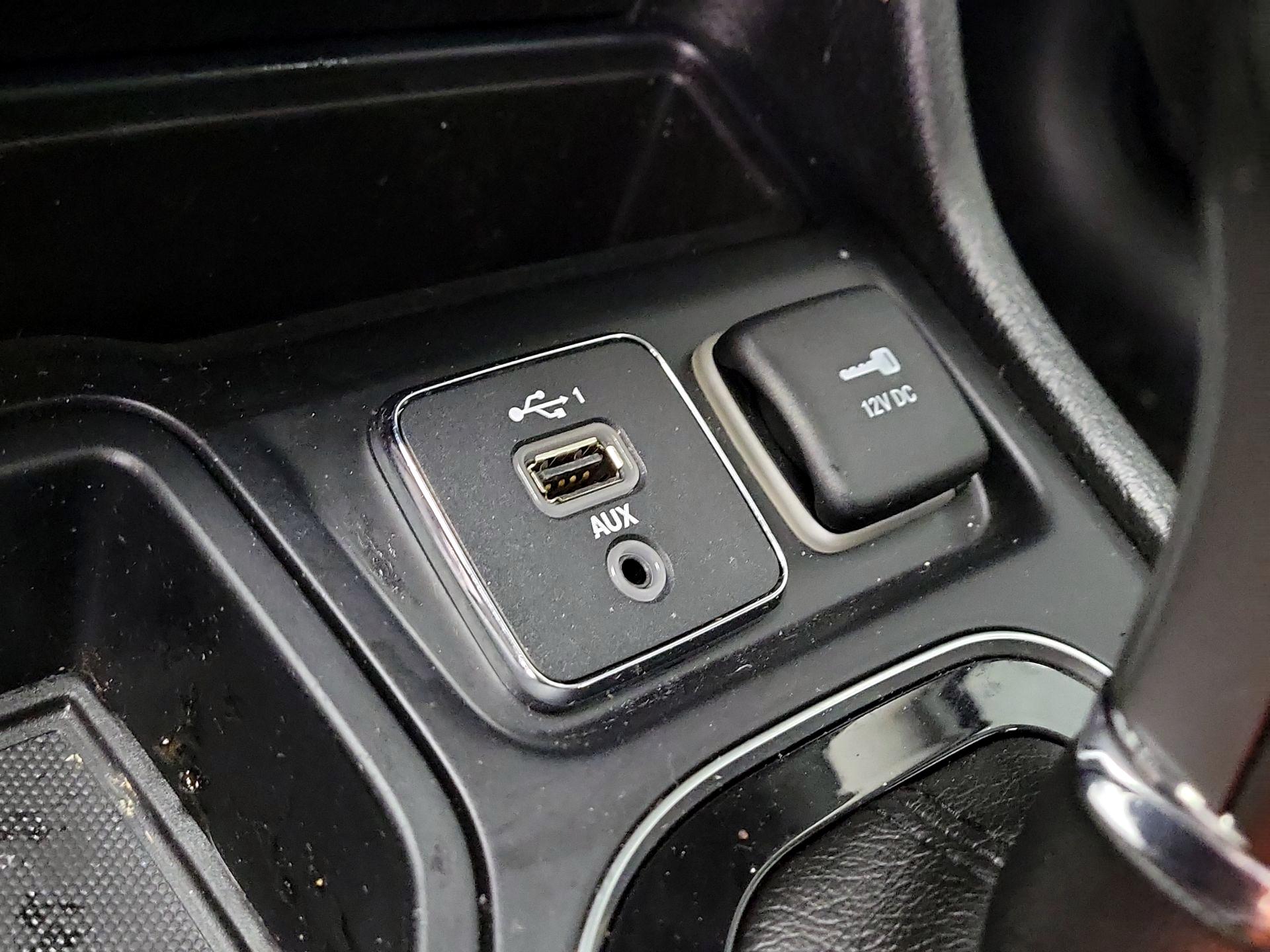 Thumbnail: 2019 Jeep Cherokee - 18