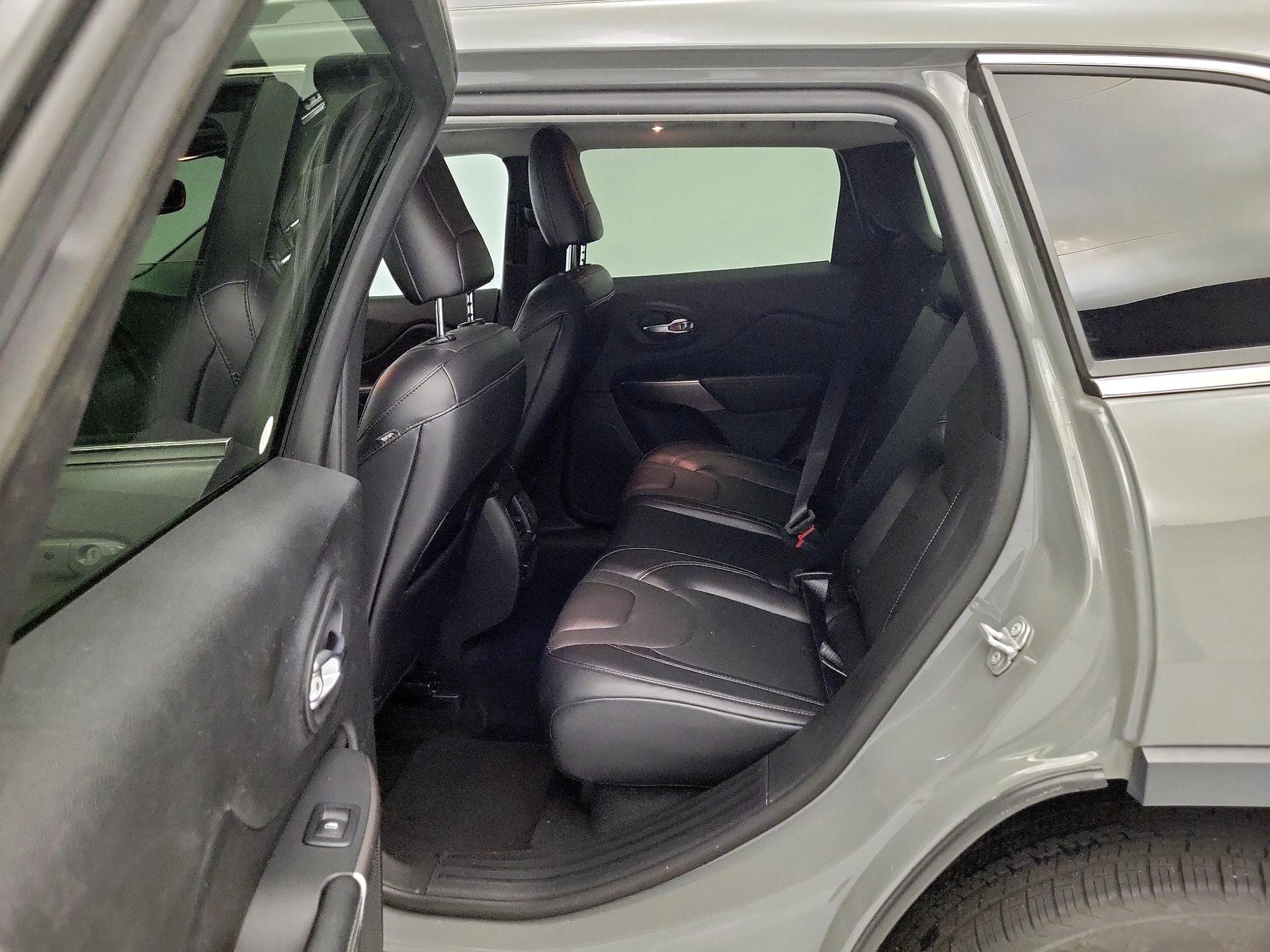 Thumbnail: 2019 Jeep Cherokee - 20