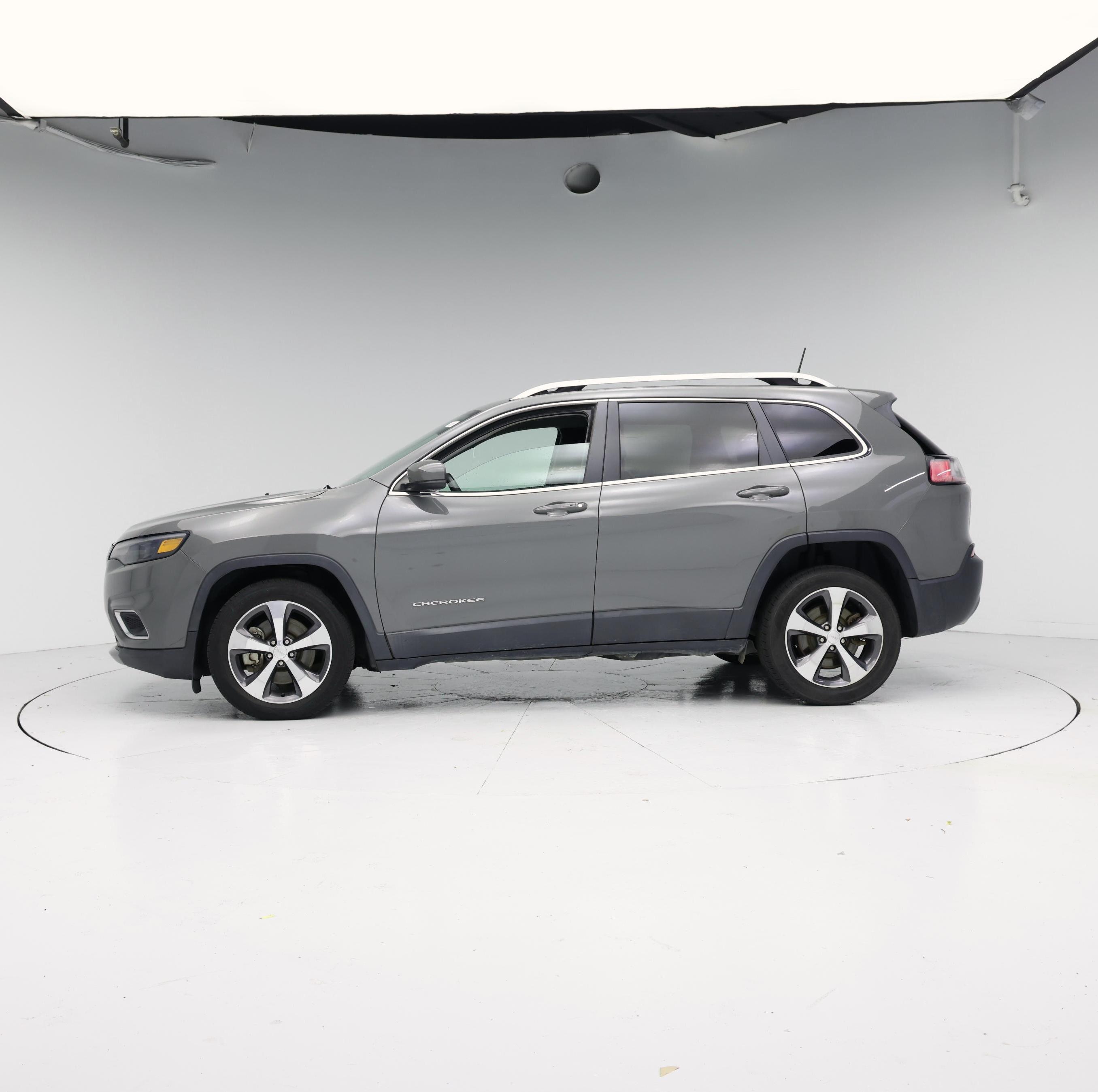 Thumbnail: 2019 Jeep Cherokee - 3