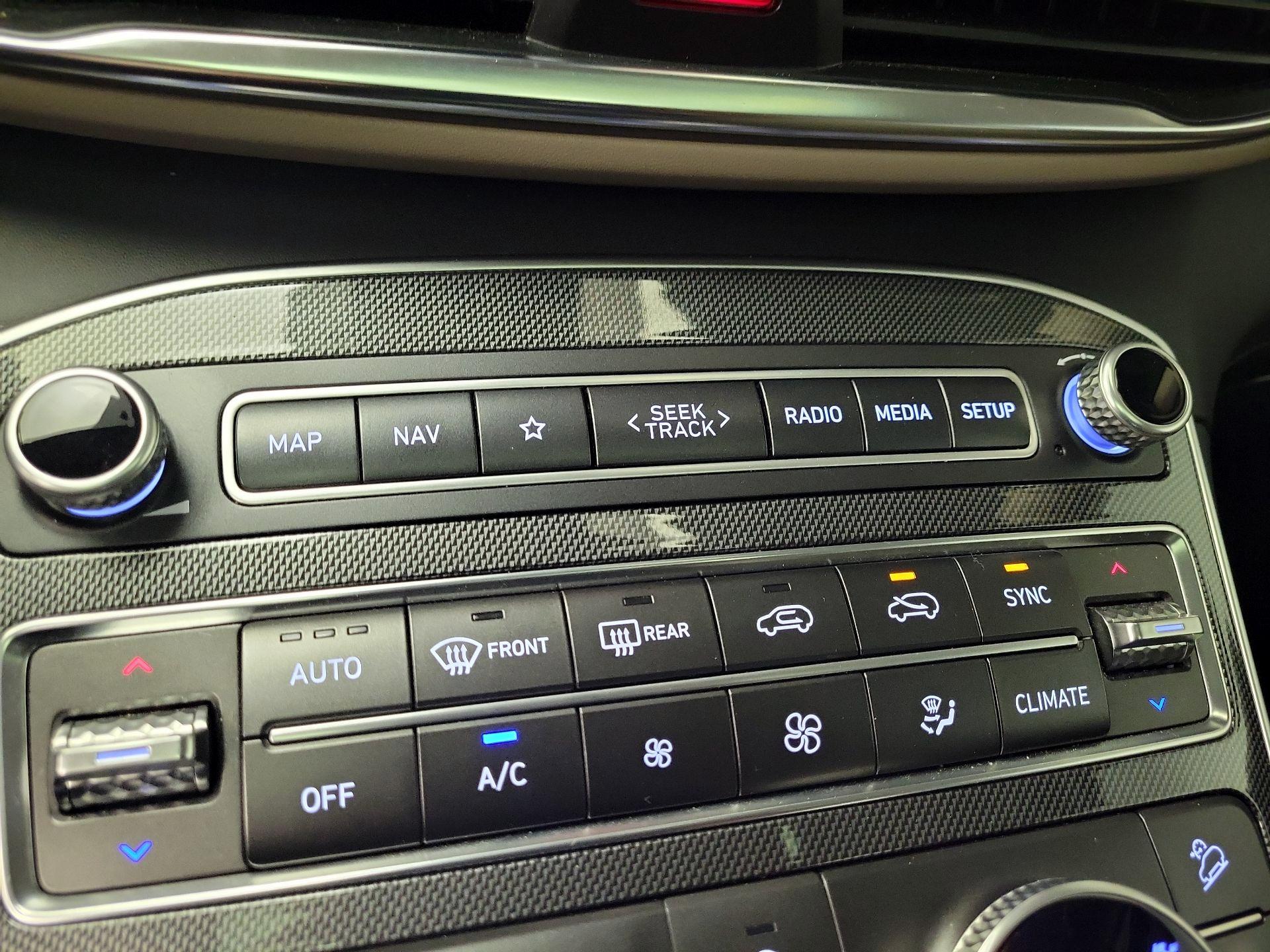 Thumbnail: 2022 Hyundai Santa Fe - 17