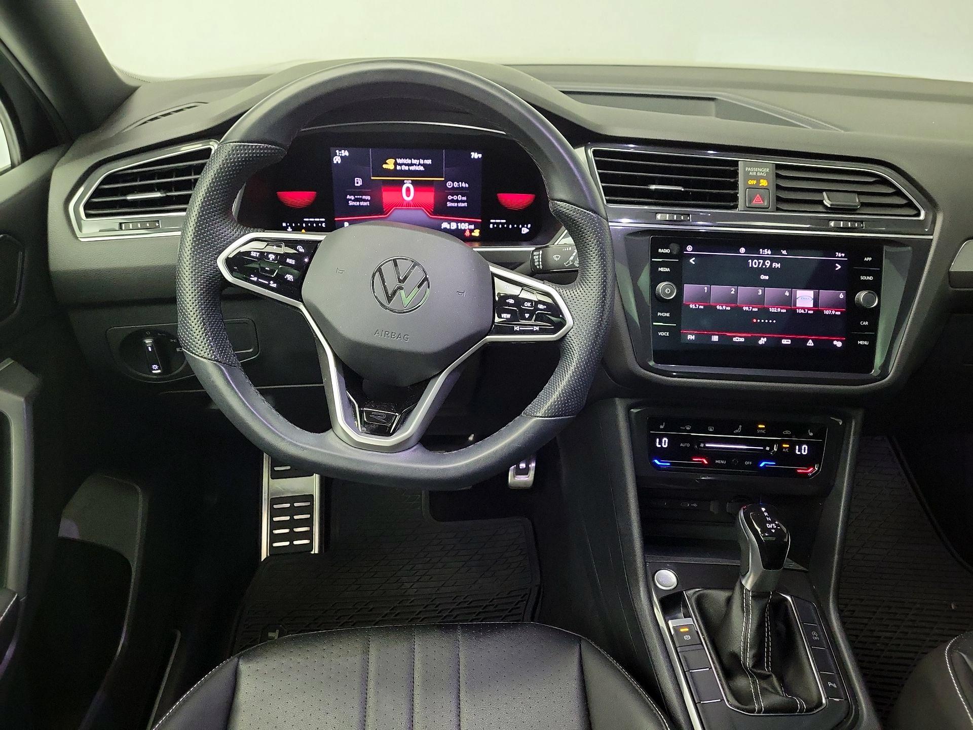 Thumbnail: 2023 Volkswagen Tiguan - 10