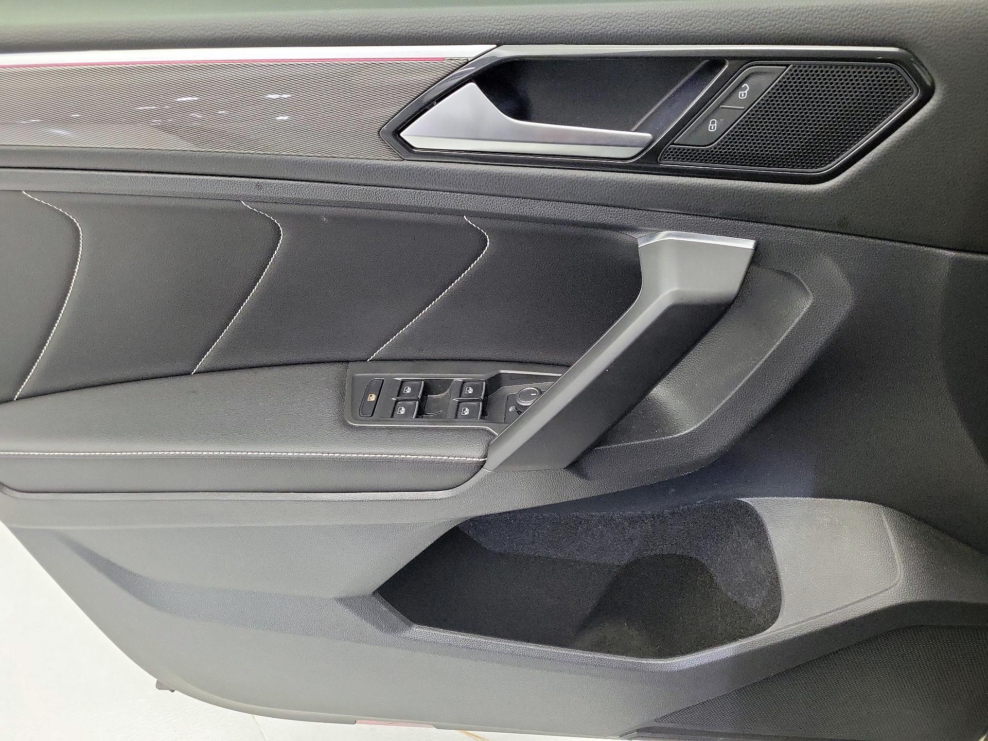 Thumbnail: 2023 Volkswagen Tiguan - 12