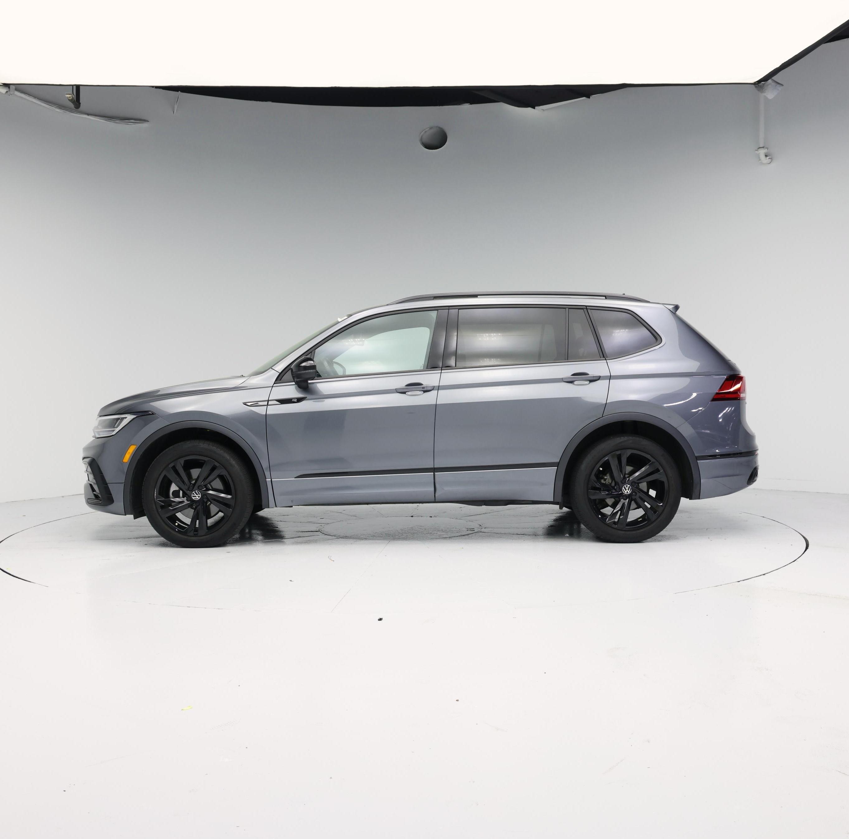 Thumbnail: 2023 Volkswagen Tiguan - 3