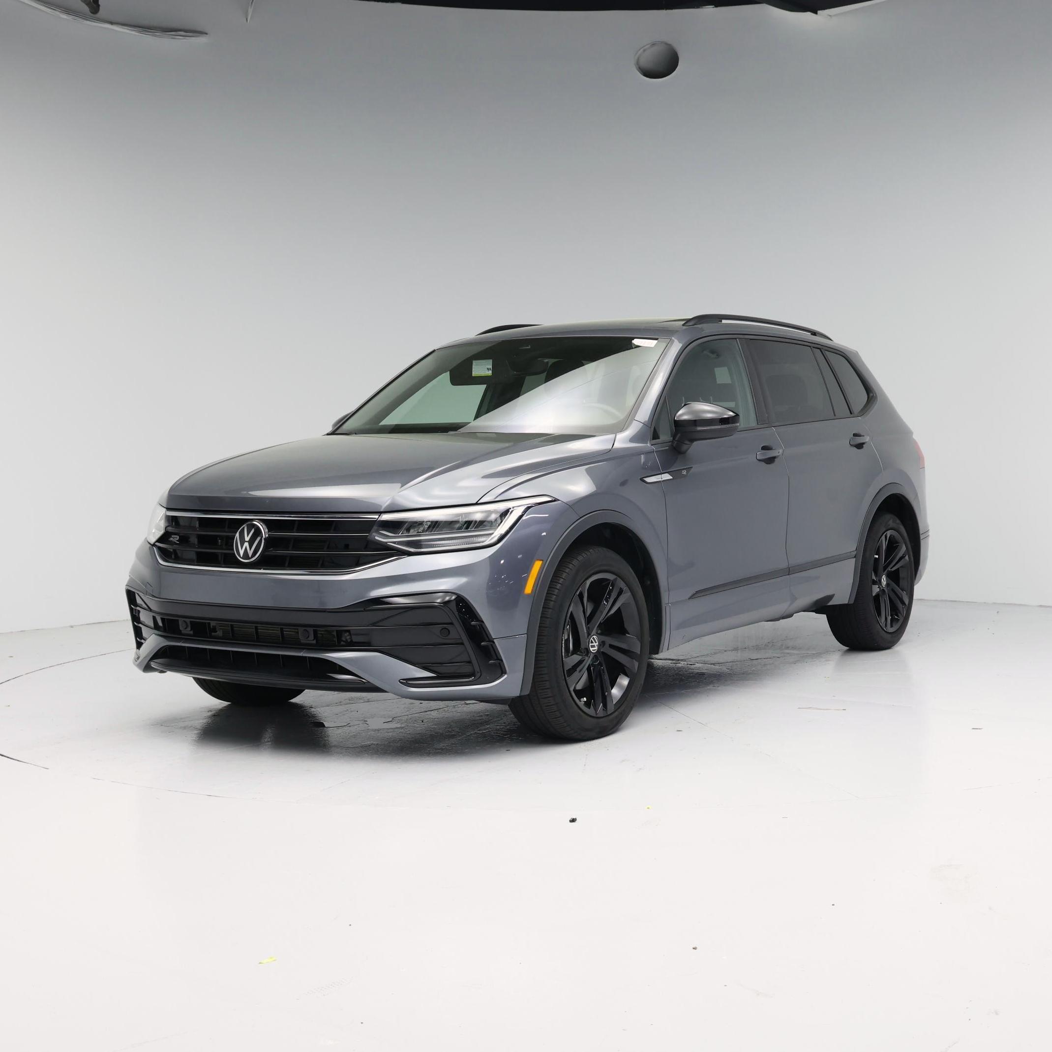 Thumbnail: 2023 Volkswagen Tiguan - 4