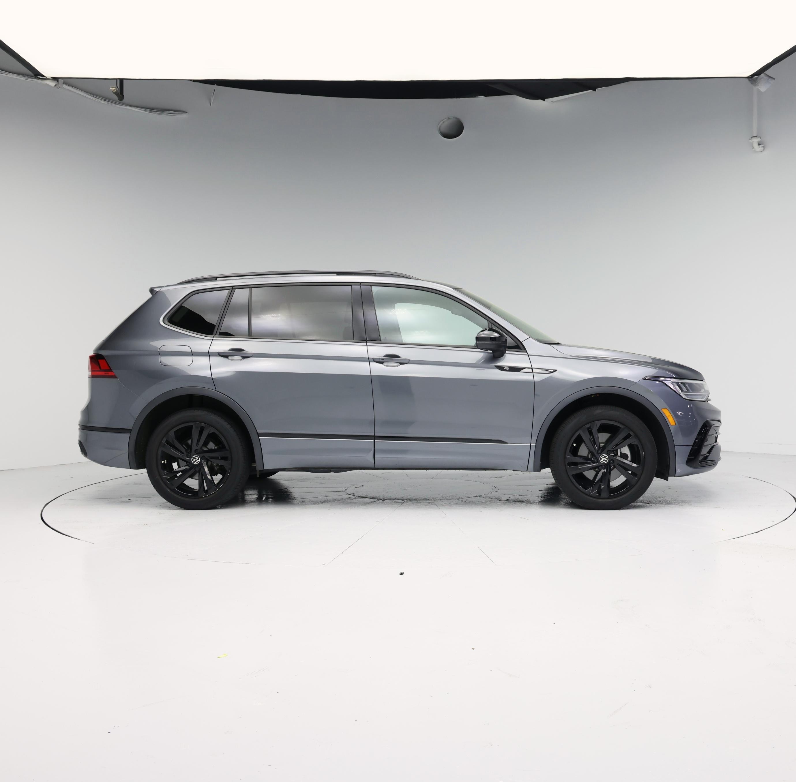 Thumbnail: 2023 Volkswagen Tiguan - 7