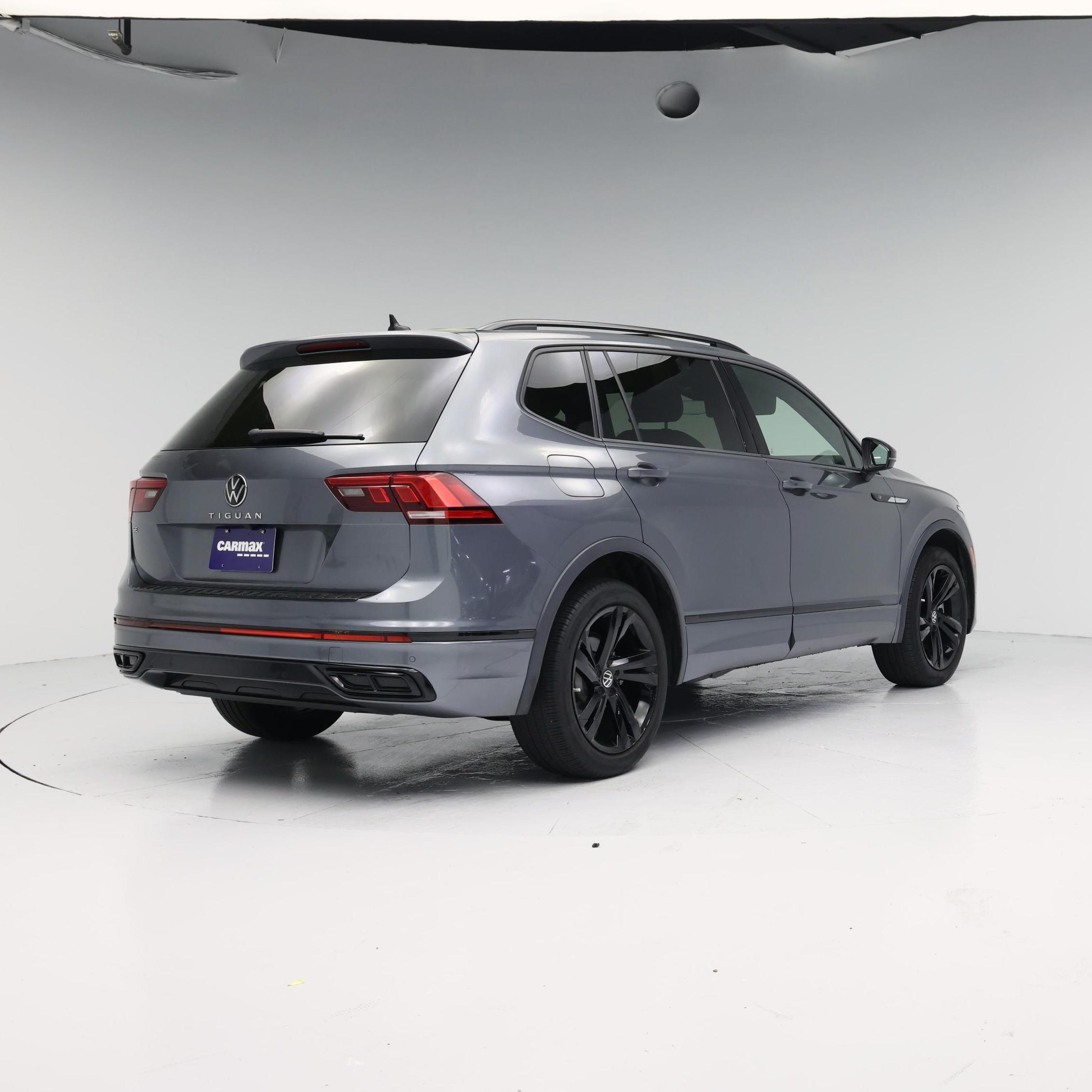 Thumbnail: 2023 Volkswagen Tiguan - 8