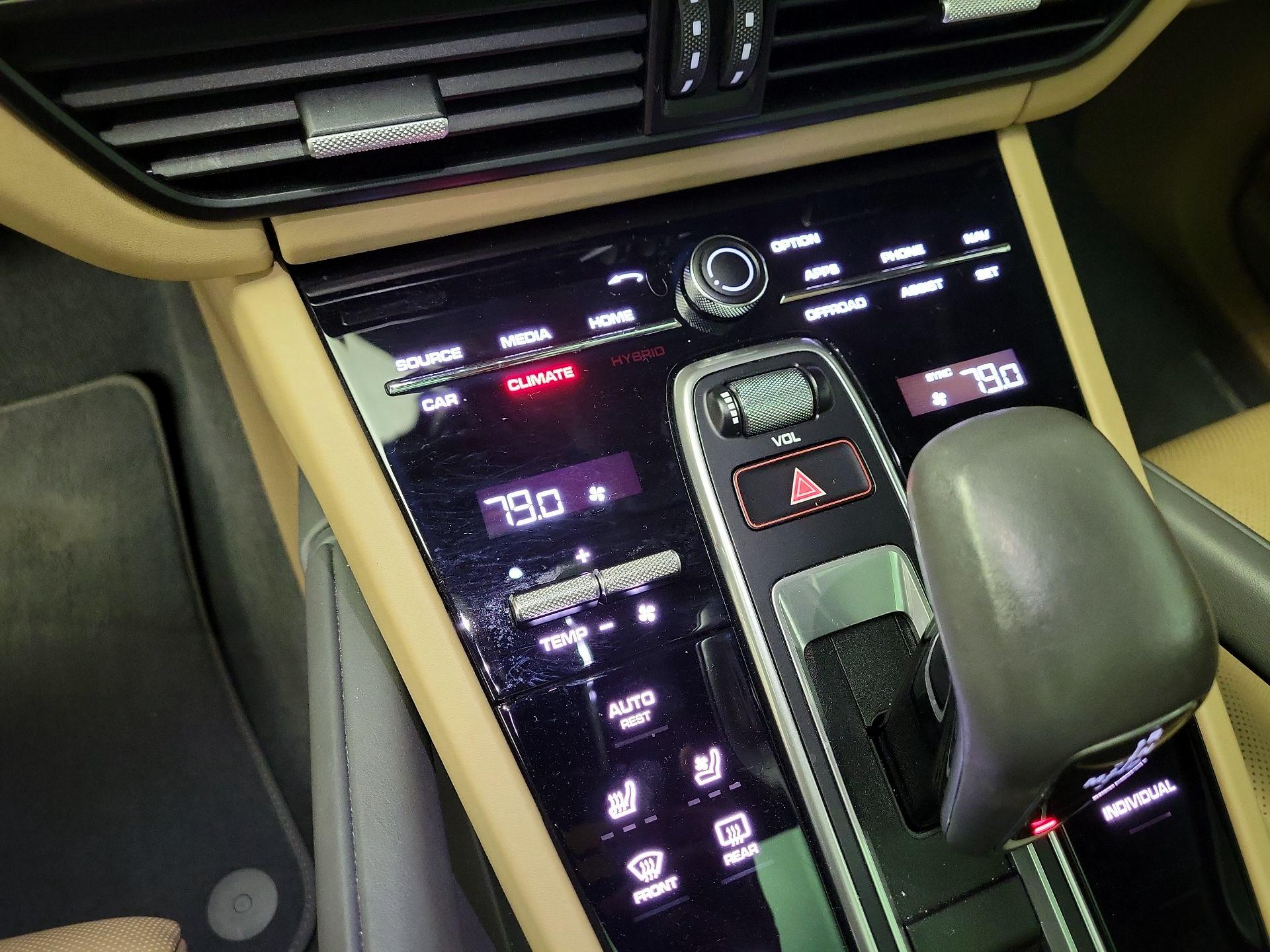 Thumbnail: 2019 Porsche Cayenne - 17