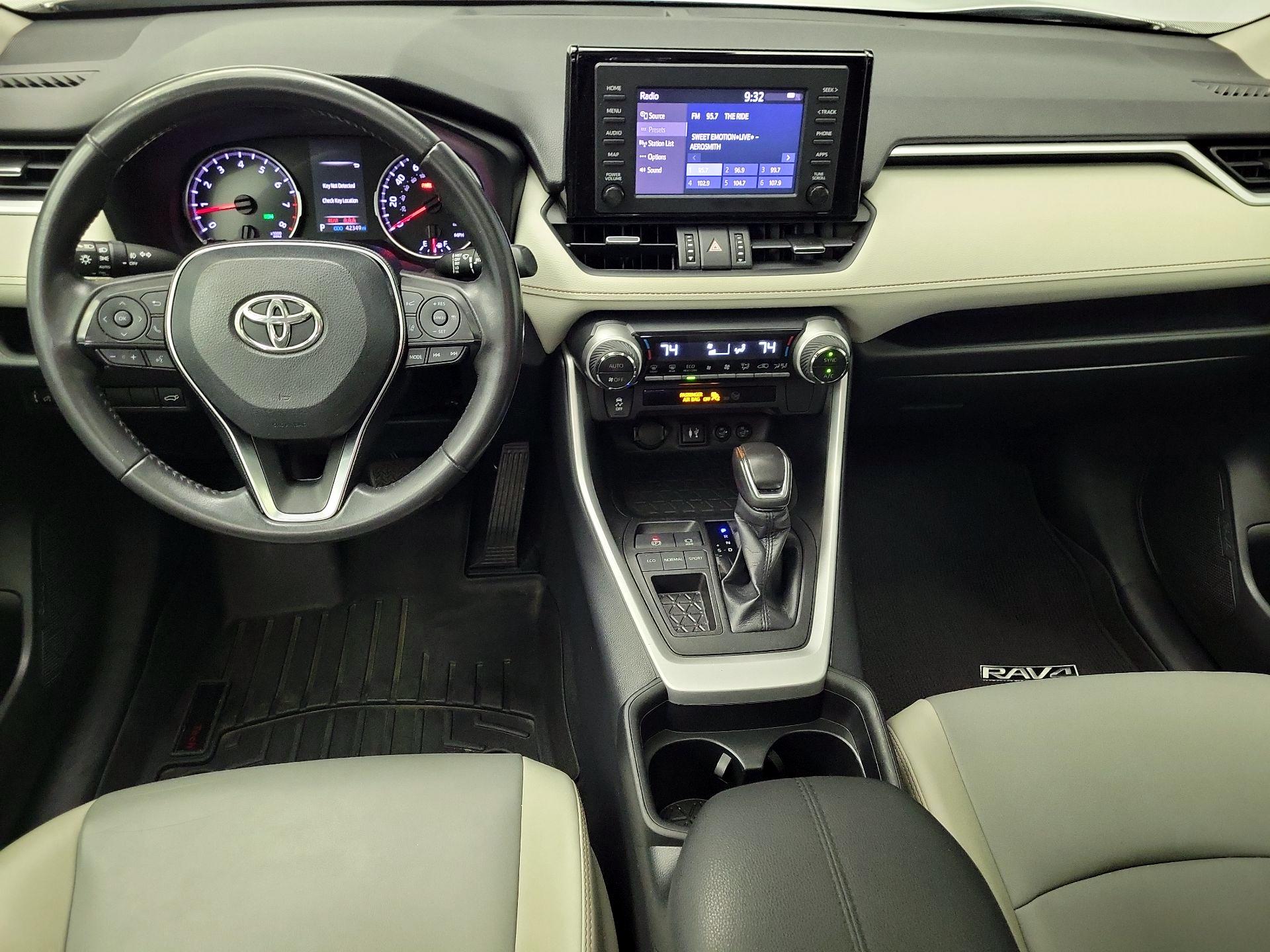 Thumbnail: 2019 Toyota RAV4 - 9
