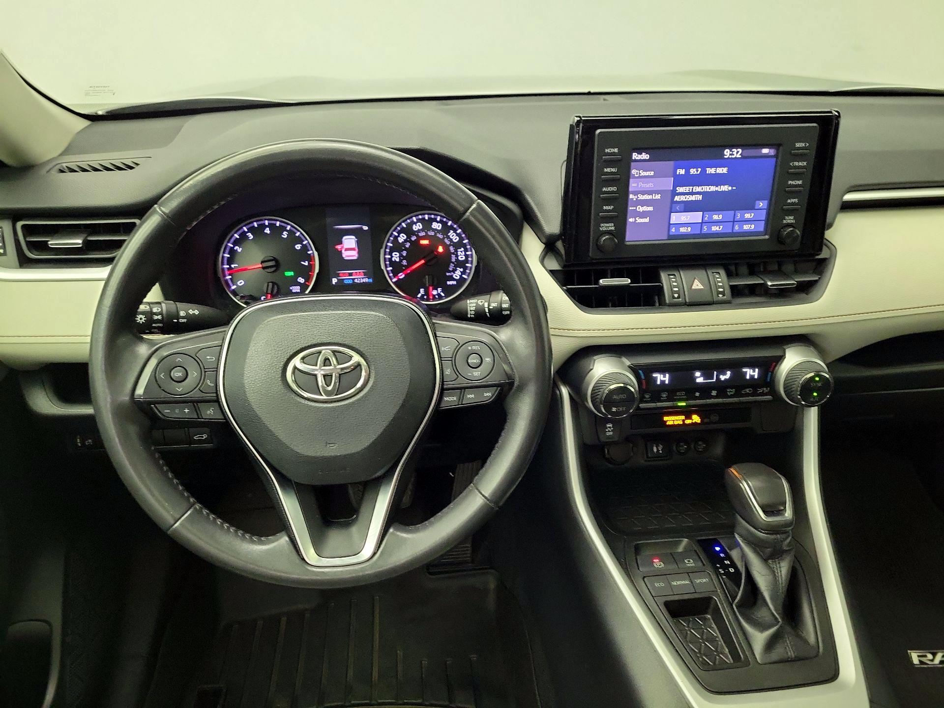 Thumbnail: 2019 Toyota RAV4 - 10