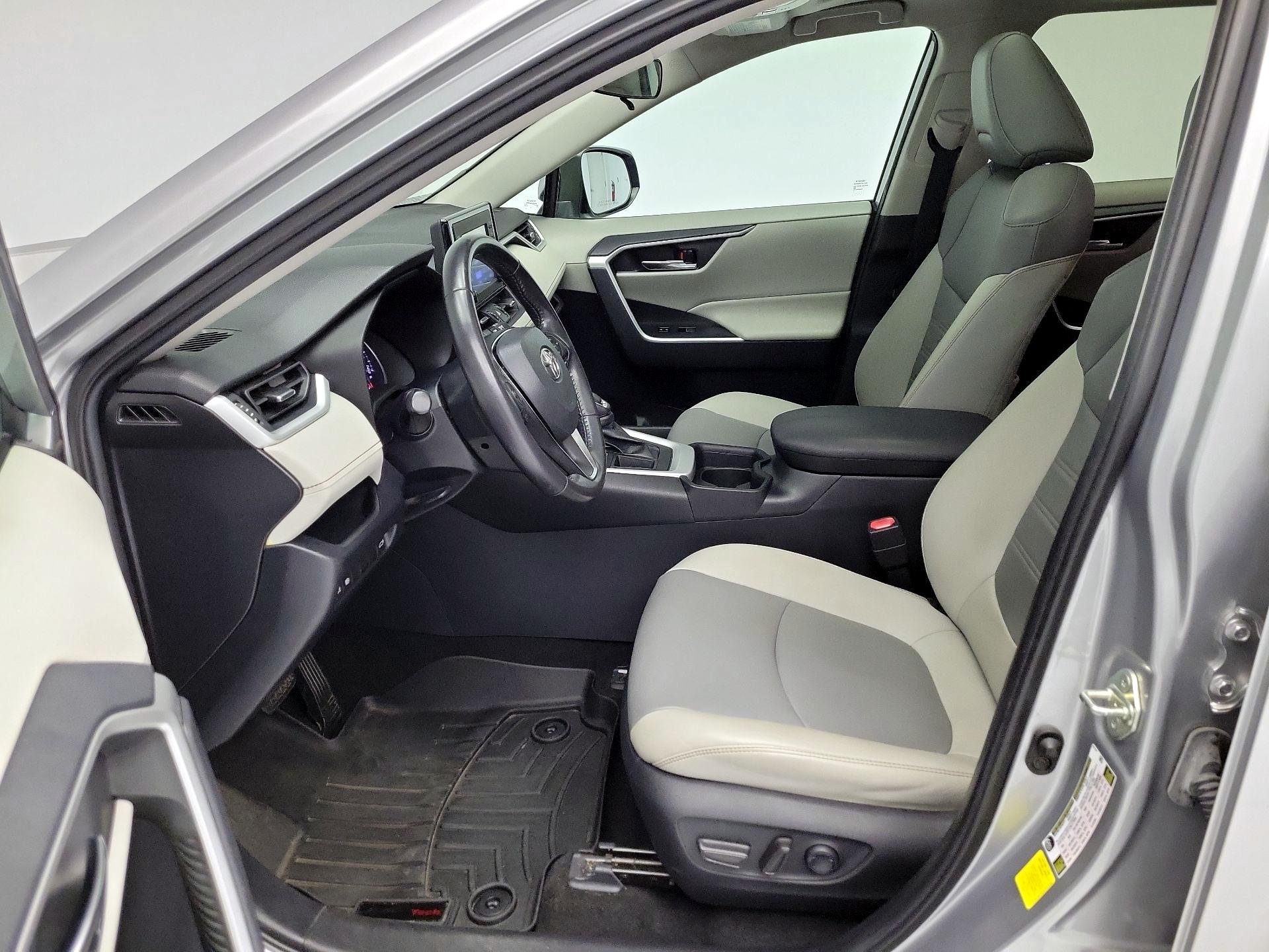 Thumbnail: 2019 Toyota RAV4 - 11