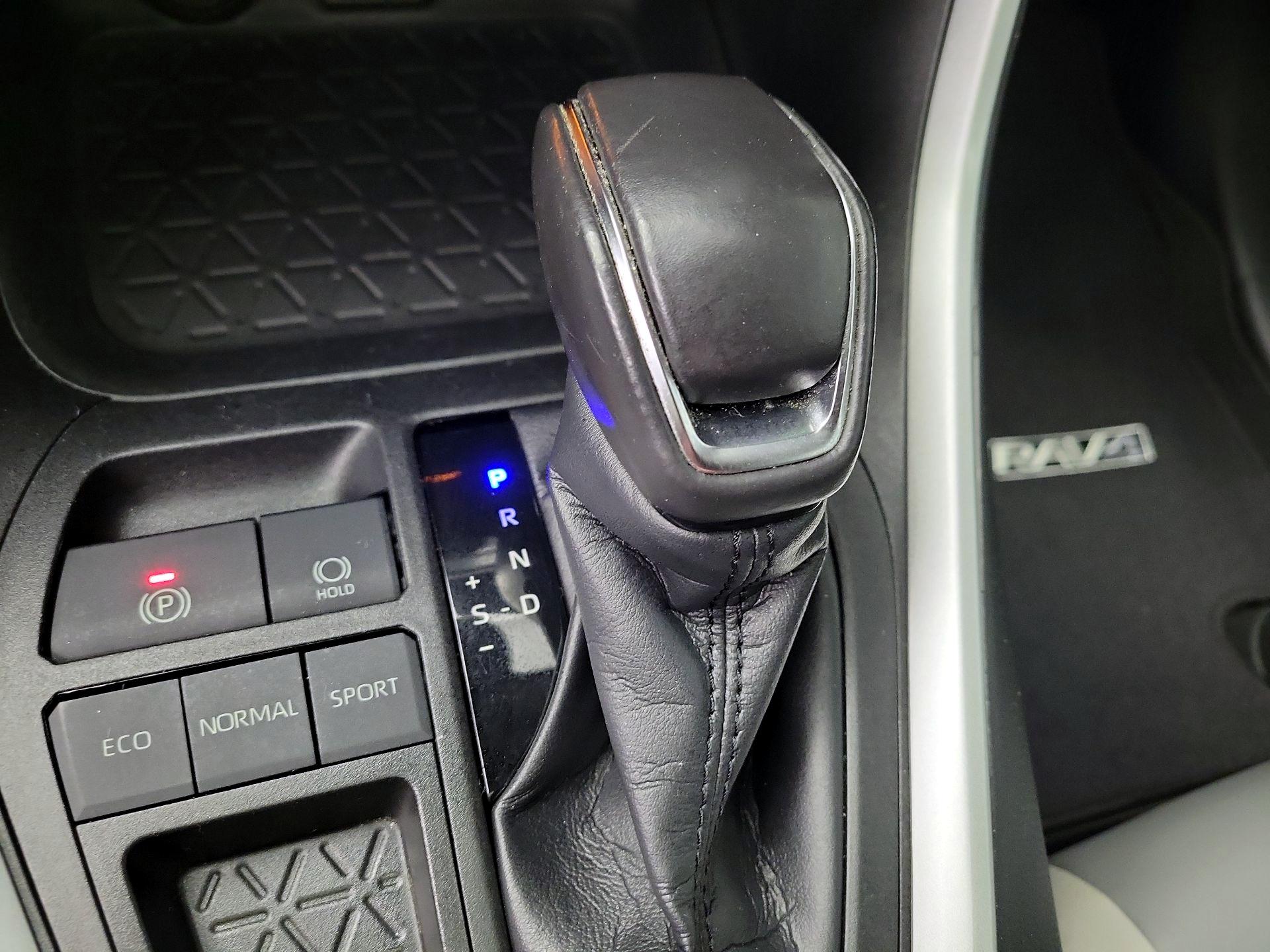 Thumbnail: 2019 Toyota RAV4 - 16