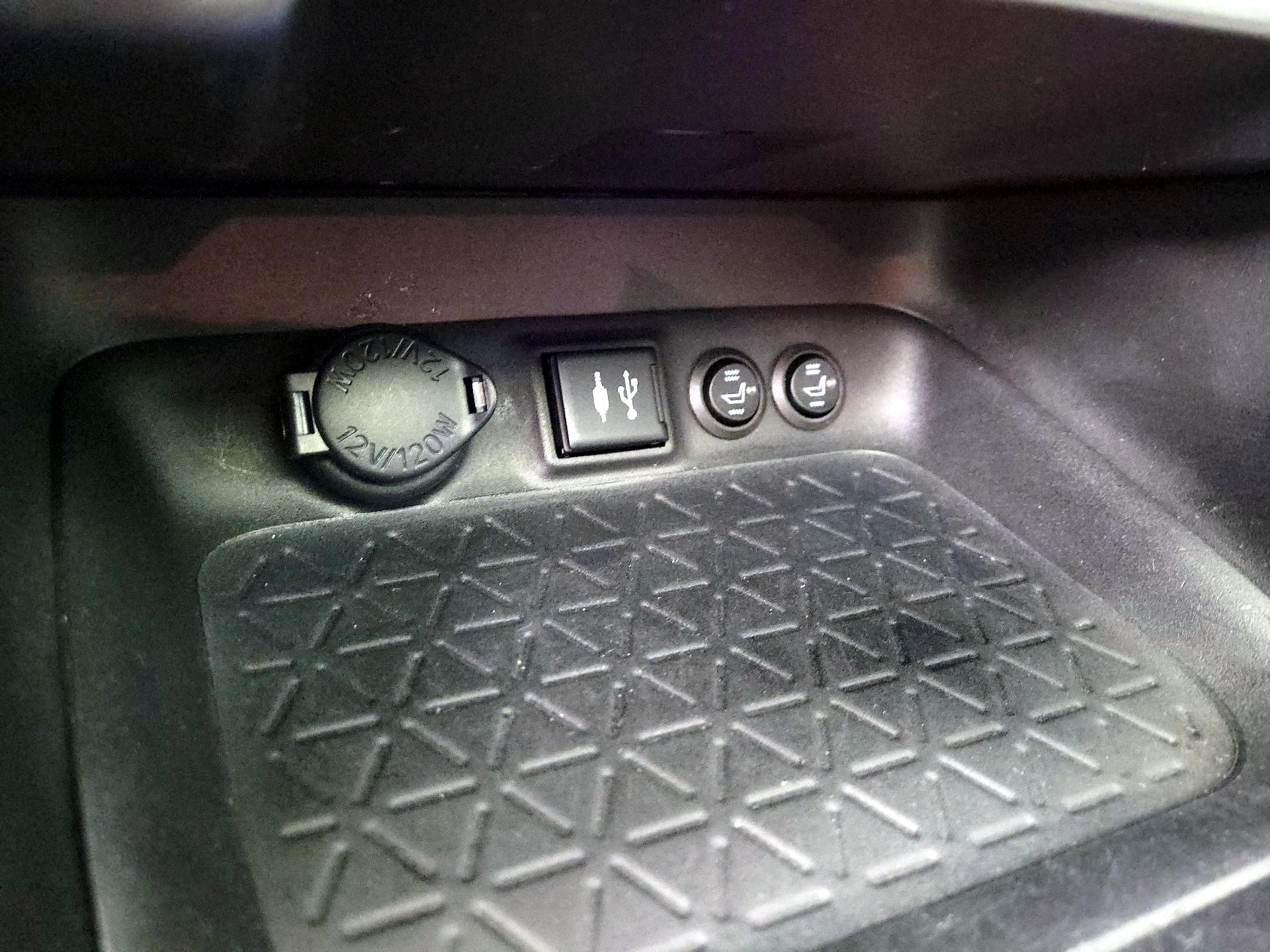 Thumbnail: 2019 Toyota RAV4 - 17