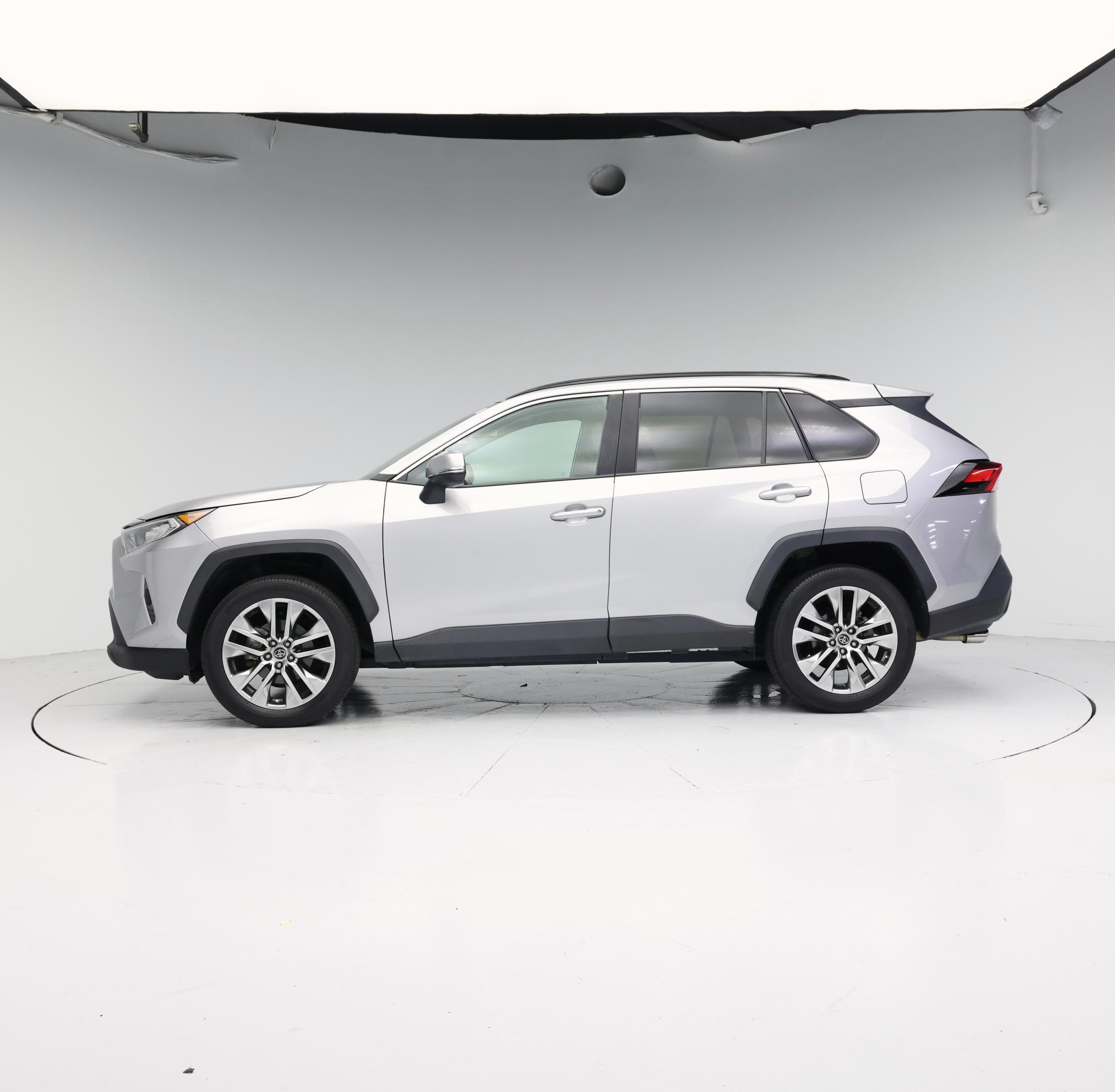 Thumbnail: 2019 Toyota RAV4 - 3