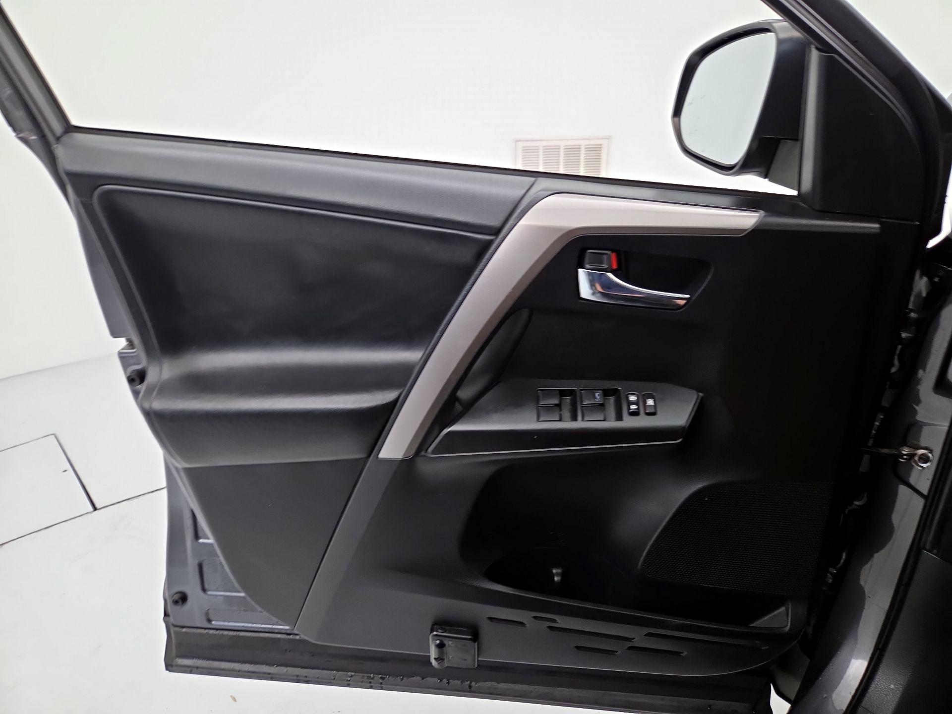 Thumbnail: 2017 Toyota RAV4 - 12