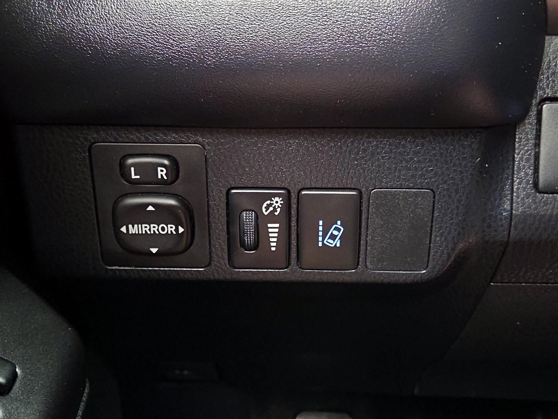 Thumbnail: 2017 Toyota RAV4 - 13