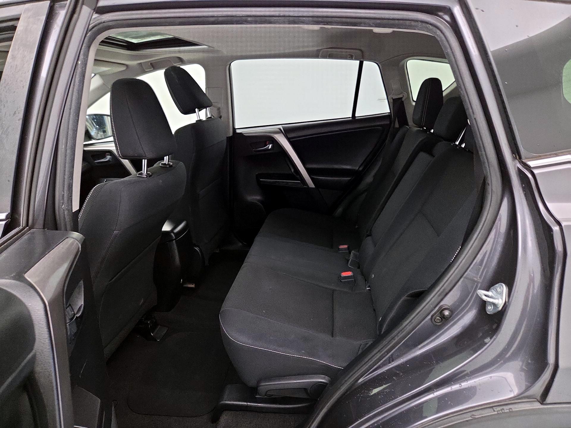 Thumbnail: 2017 Toyota RAV4 - 20