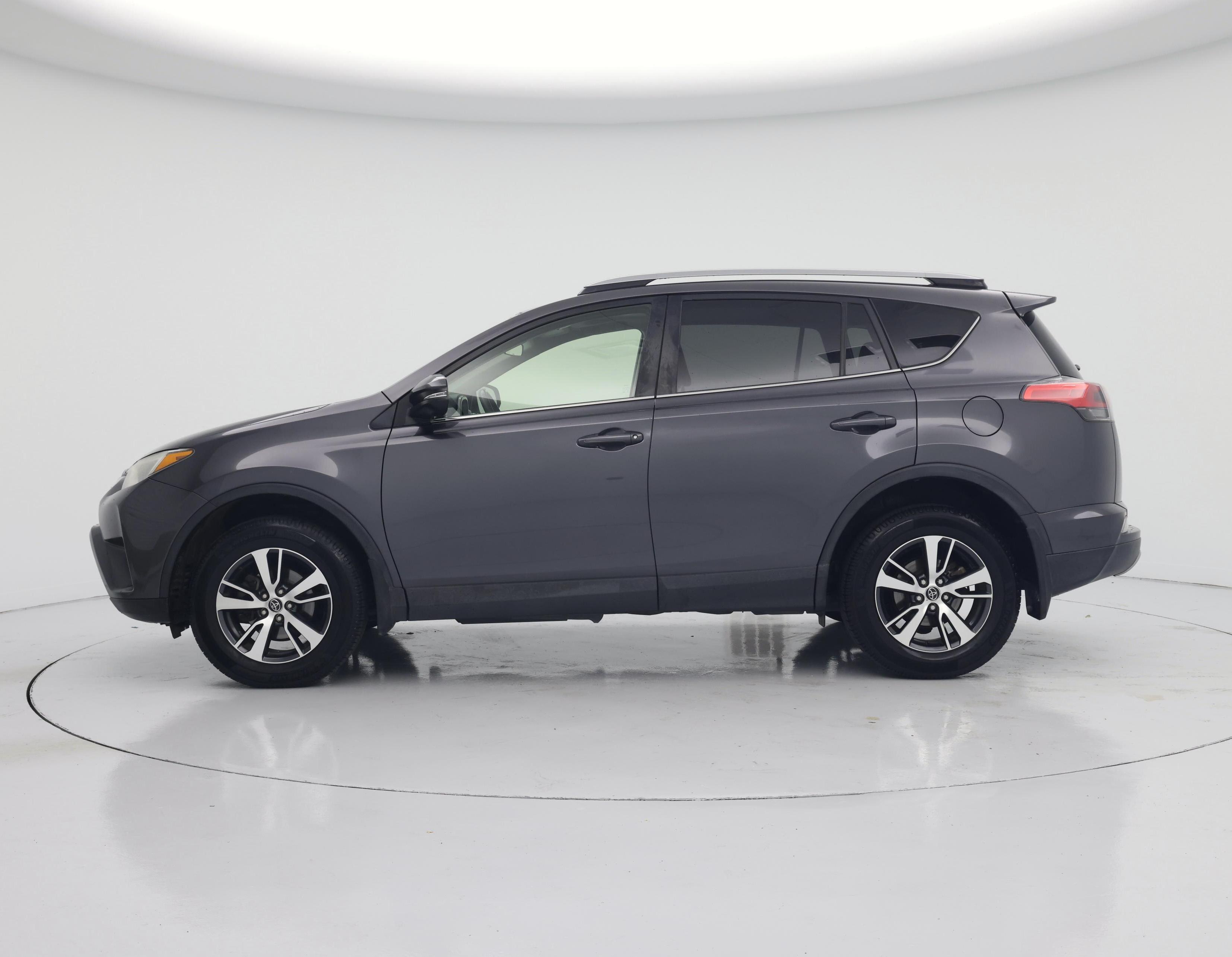 Thumbnail: 2017 Toyota RAV4 - 3