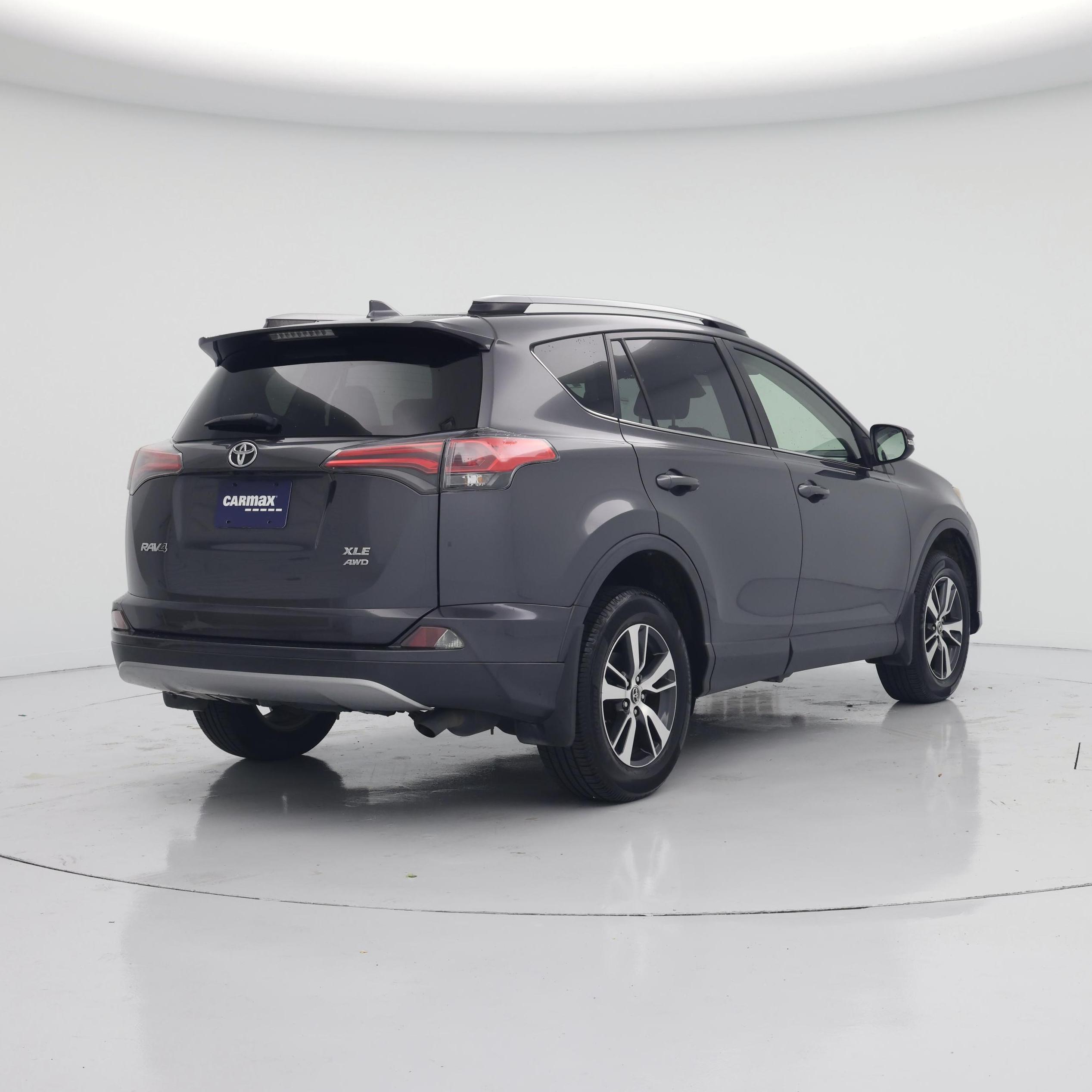 Thumbnail: 2017 Toyota RAV4 - 8