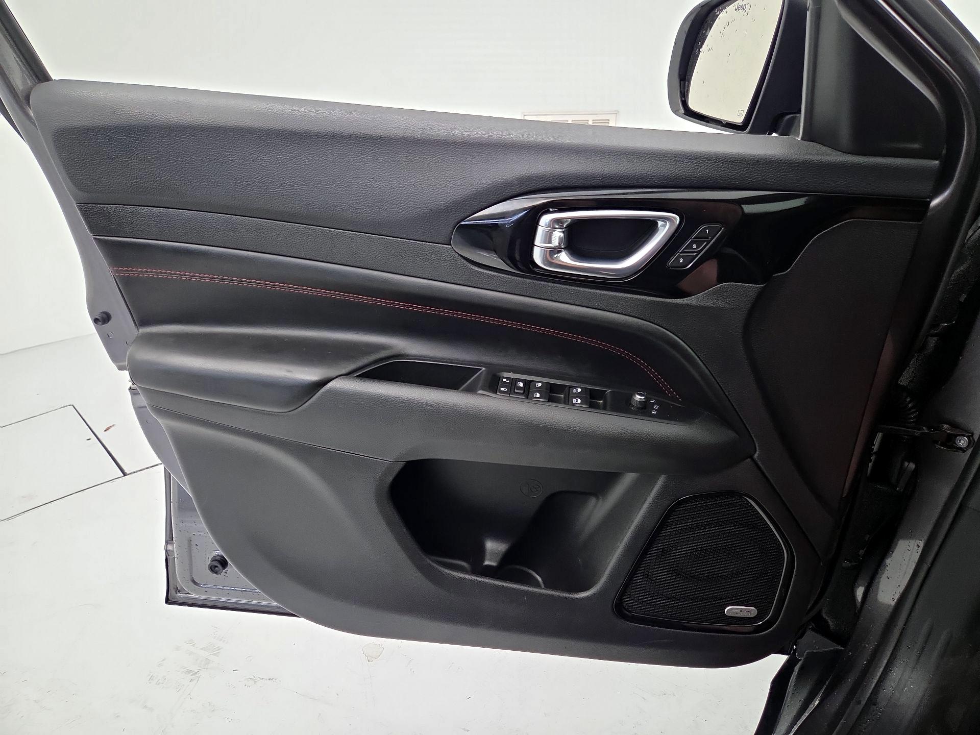 Thumbnail: 2022 Jeep Compass - 12