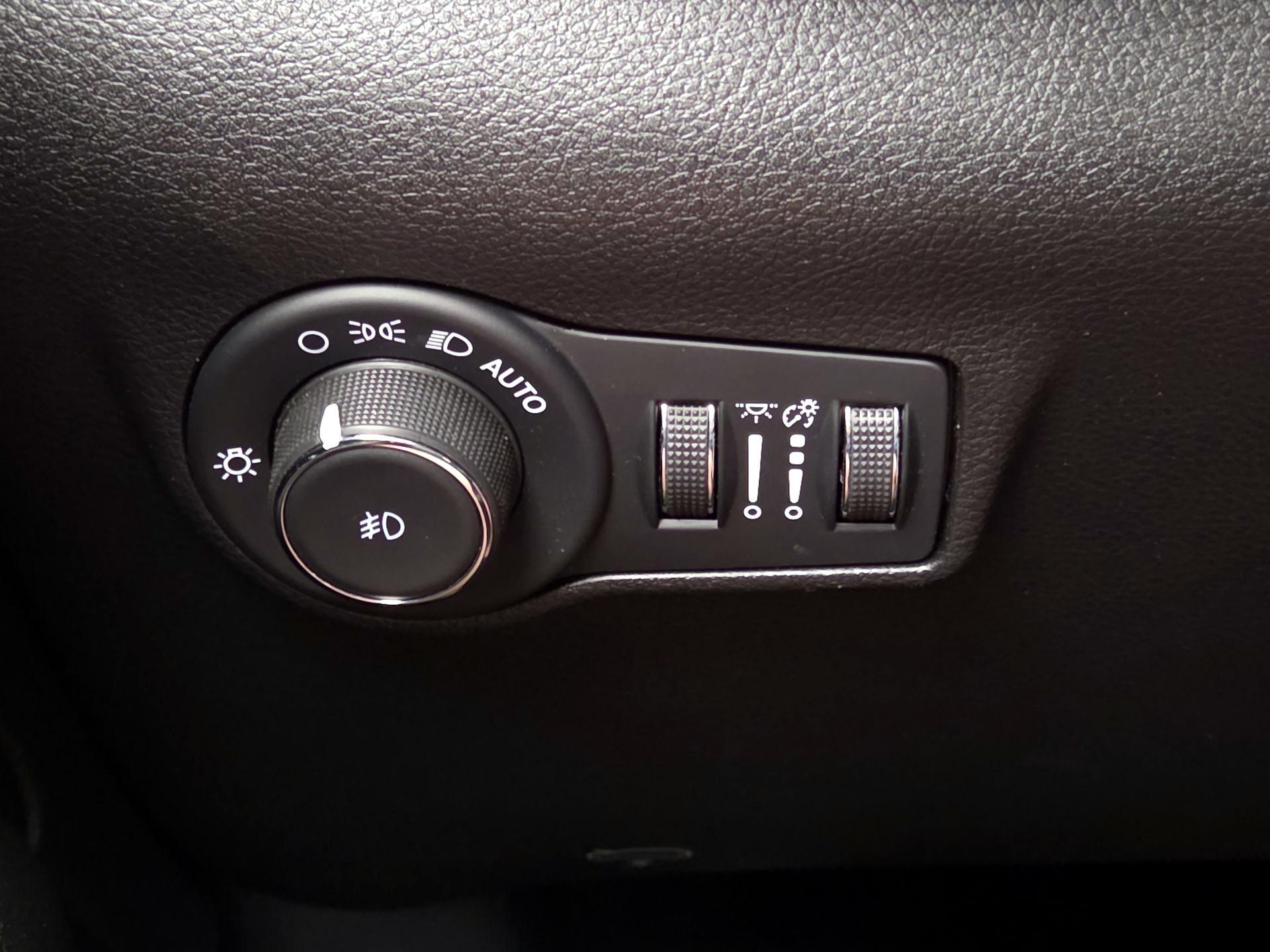 Thumbnail: 2022 Jeep Compass - 13