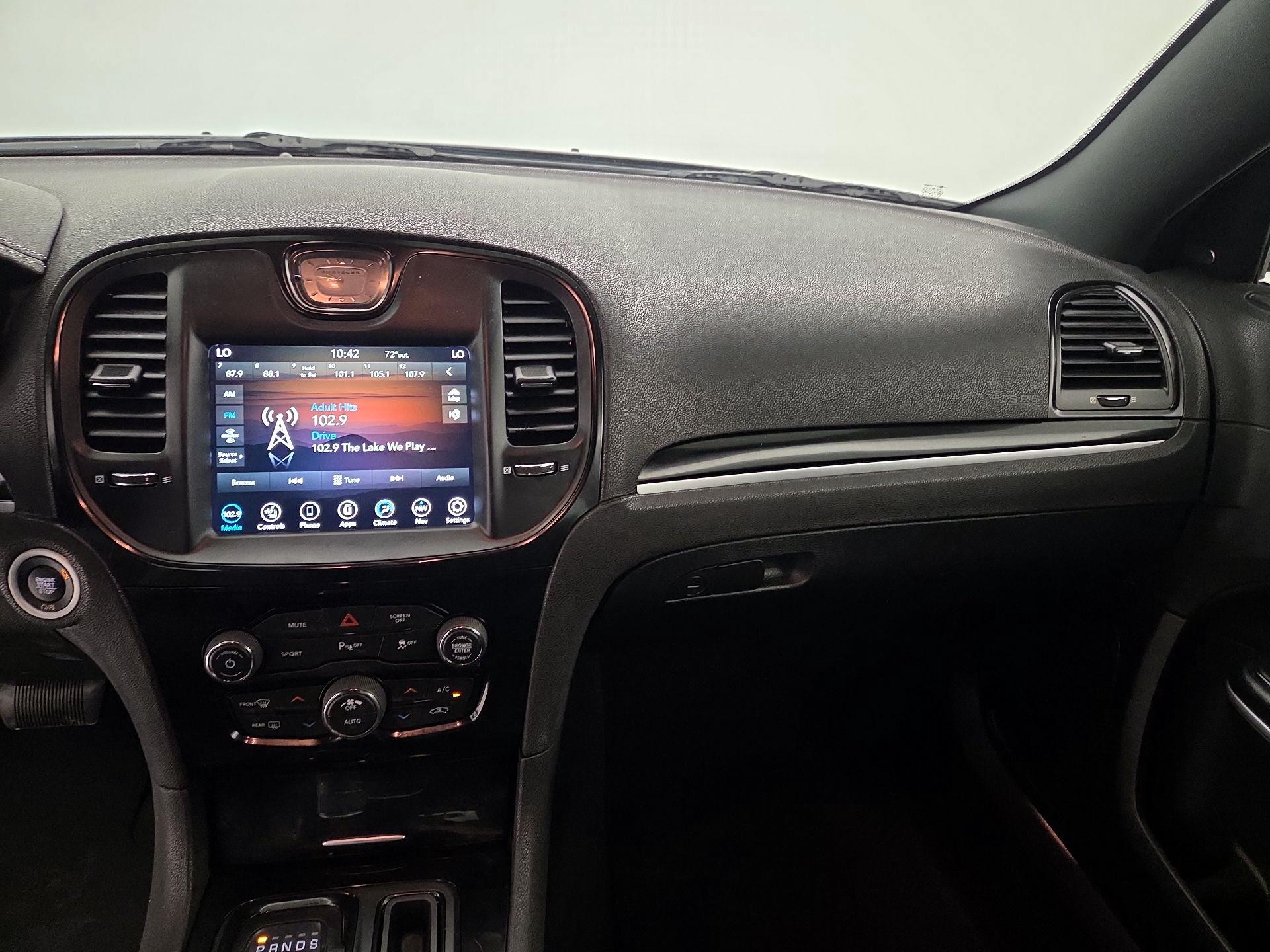 Thumbnail: 2021 Chrysler 300 - 9