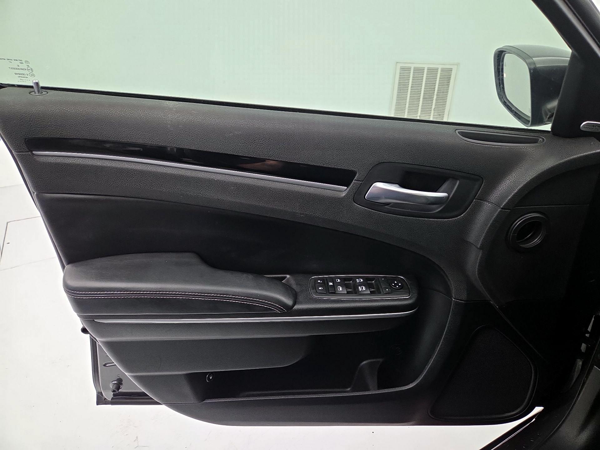 Thumbnail: 2021 Chrysler 300 - 12