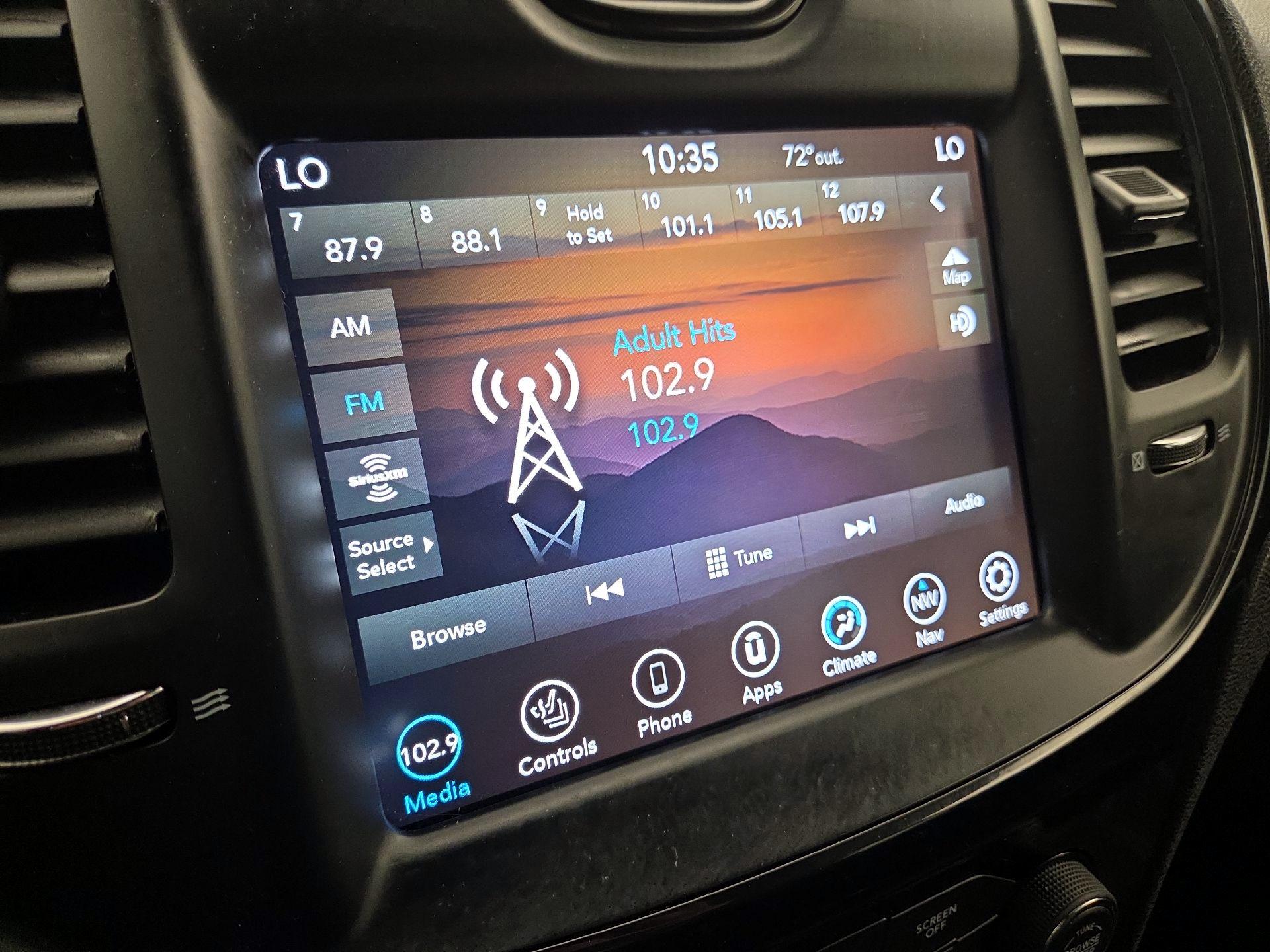 Thumbnail: 2021 Chrysler 300 - 16