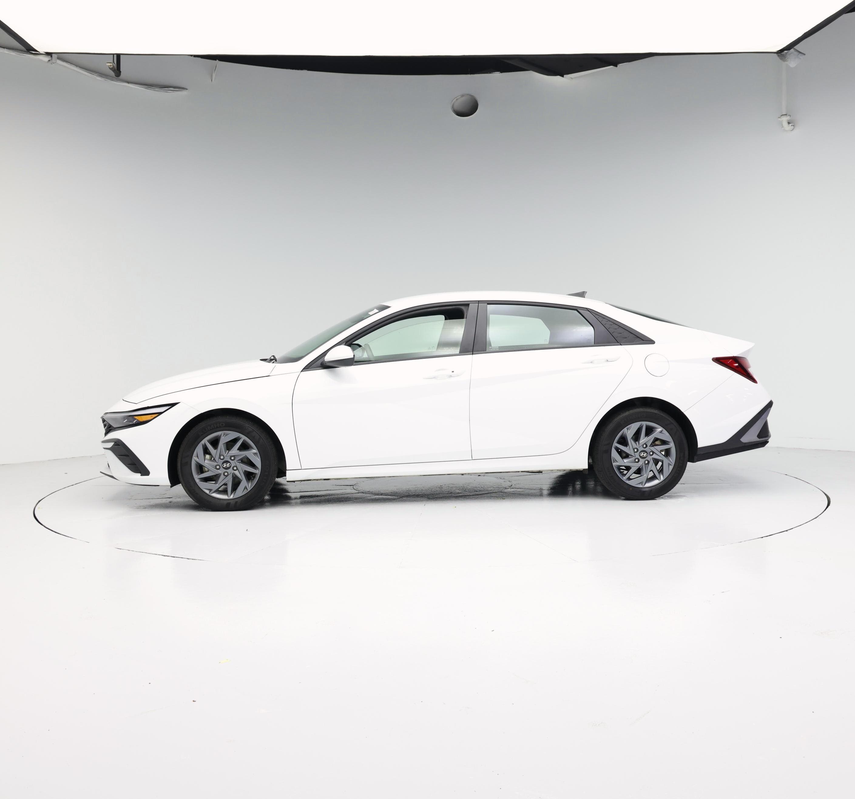 Thumbnail: 2024 Hyundai Elantra - 3