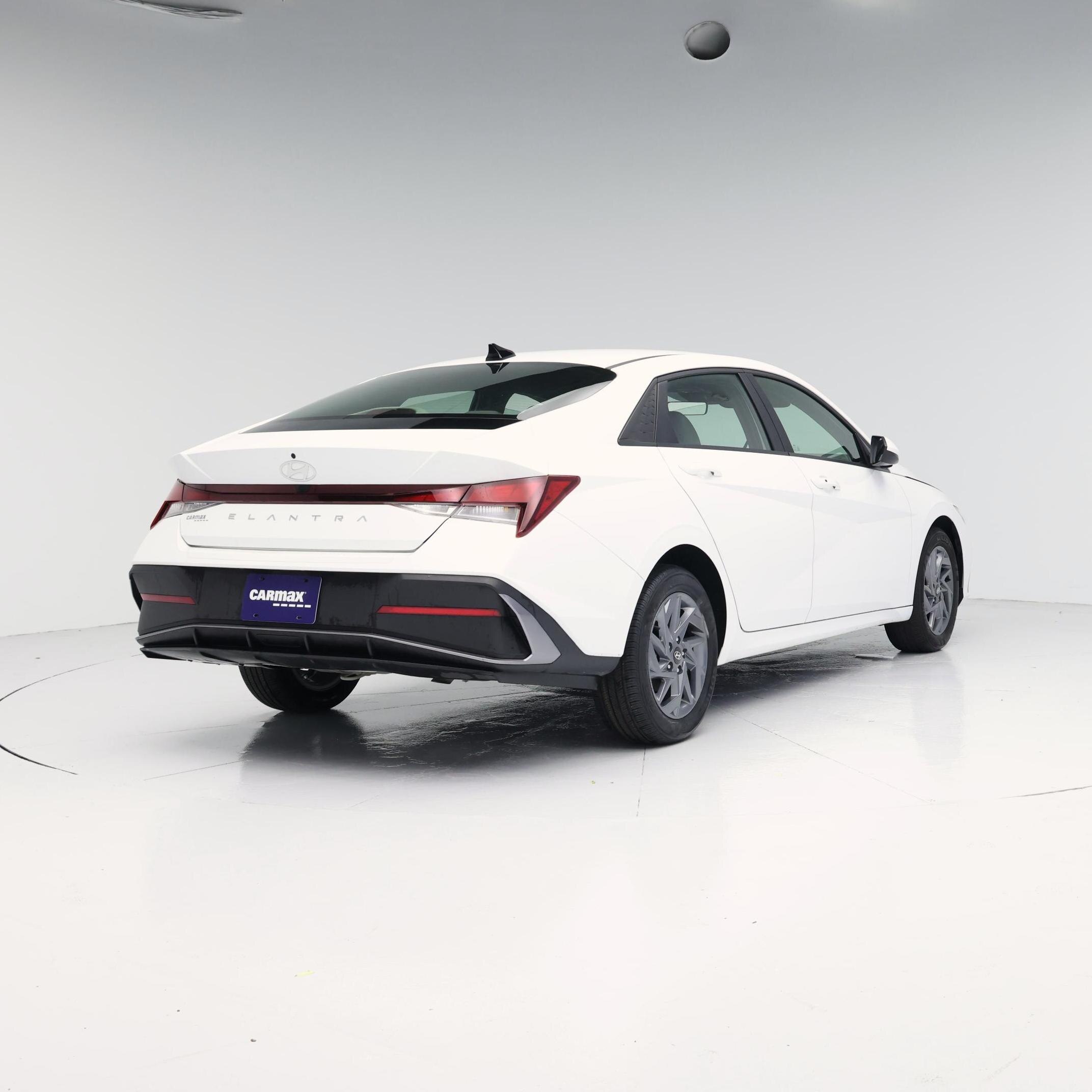 Thumbnail: 2024 Hyundai Elantra - 8