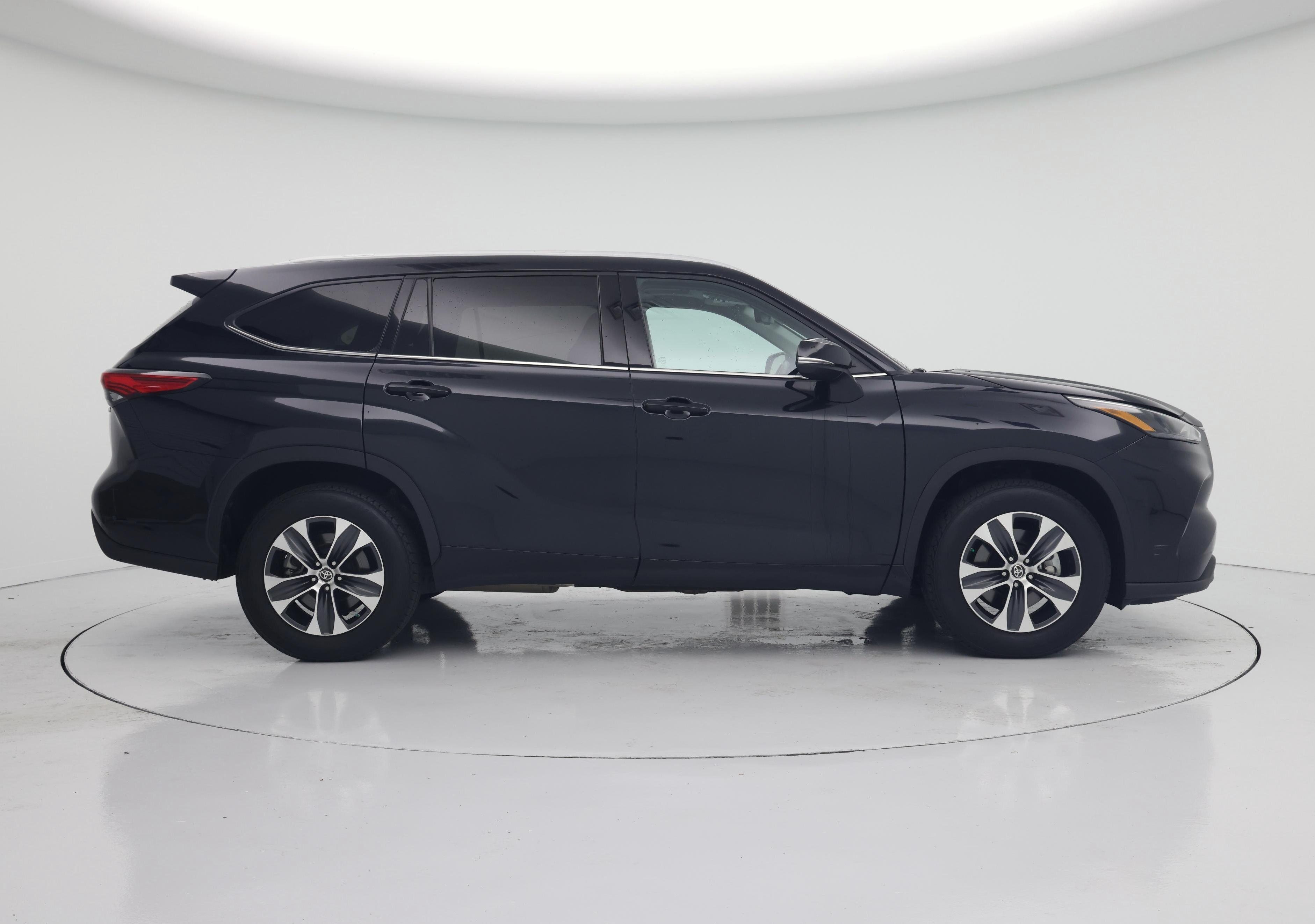 Thumbnail: 2022 Toyota Highlander - 7
