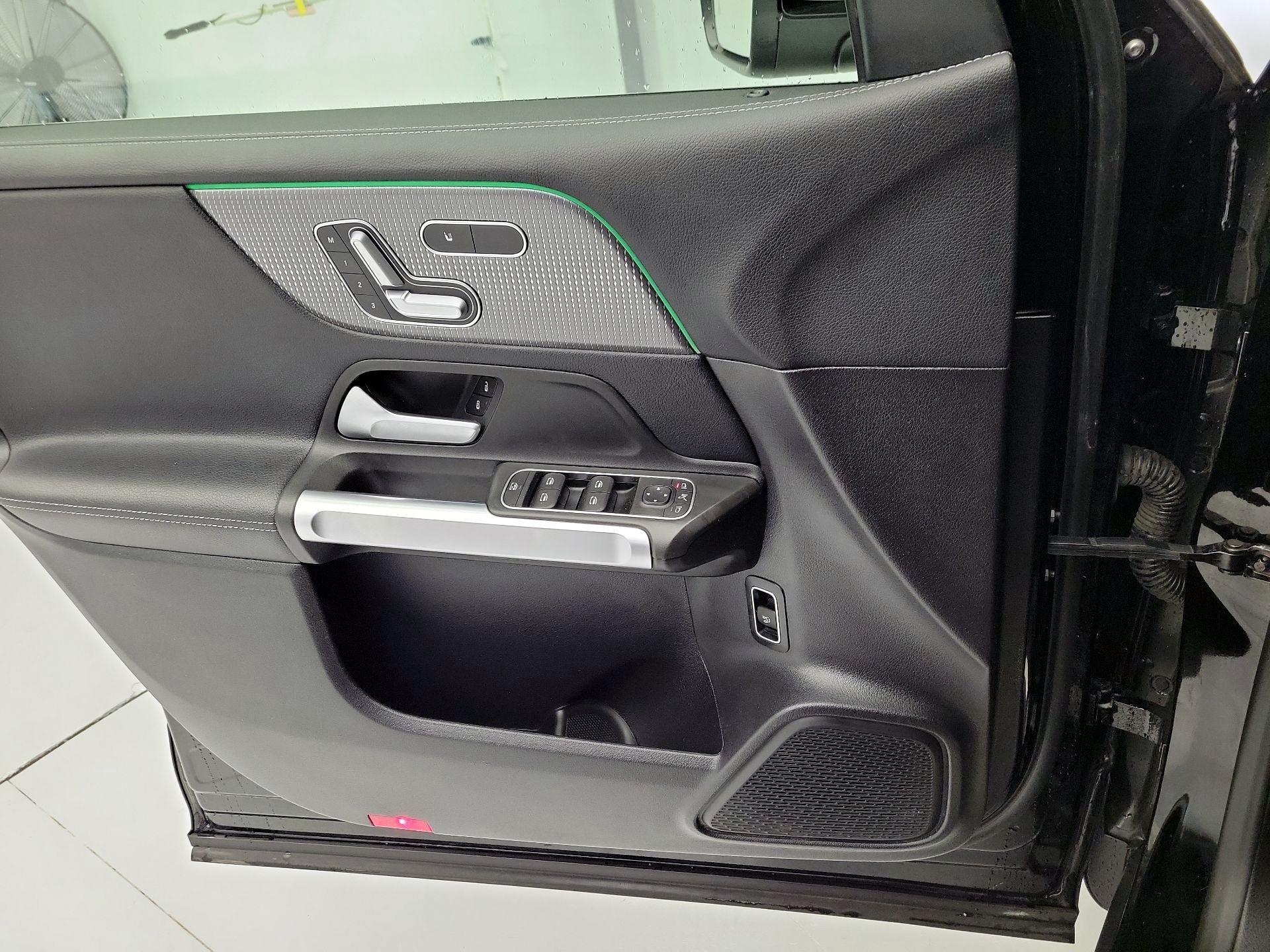 Thumbnail: 2021 Mercedes-Benz GLB - 12