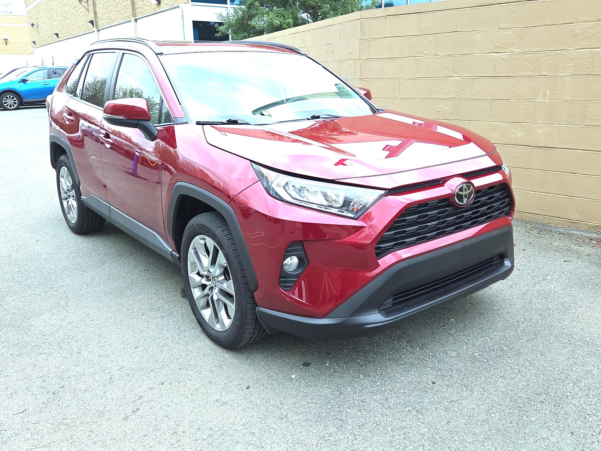 Thumbnail: 2020 Toyota RAV4 - 1