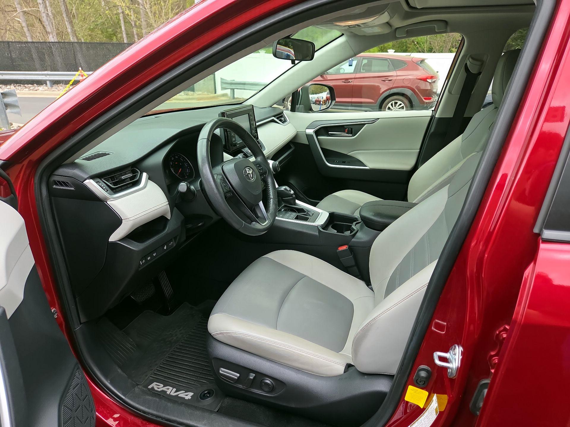 Thumbnail: 2020 Toyota RAV4 - 9