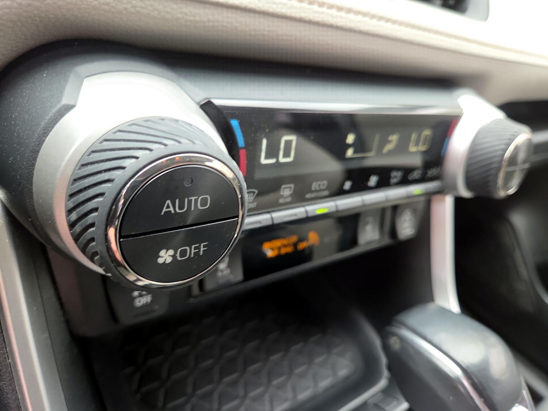 Thumbnail: 2020 Toyota RAV4 - 14