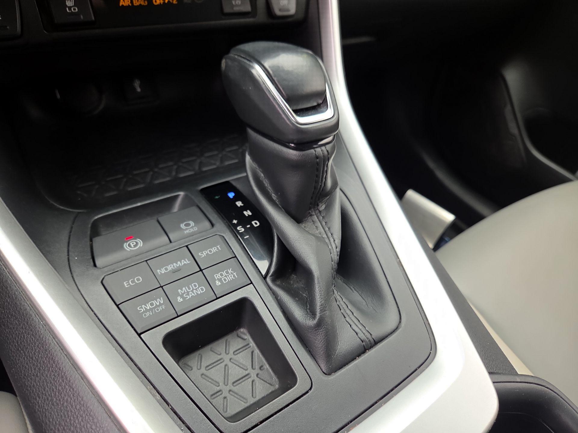 Thumbnail: 2020 Toyota RAV4 - 15