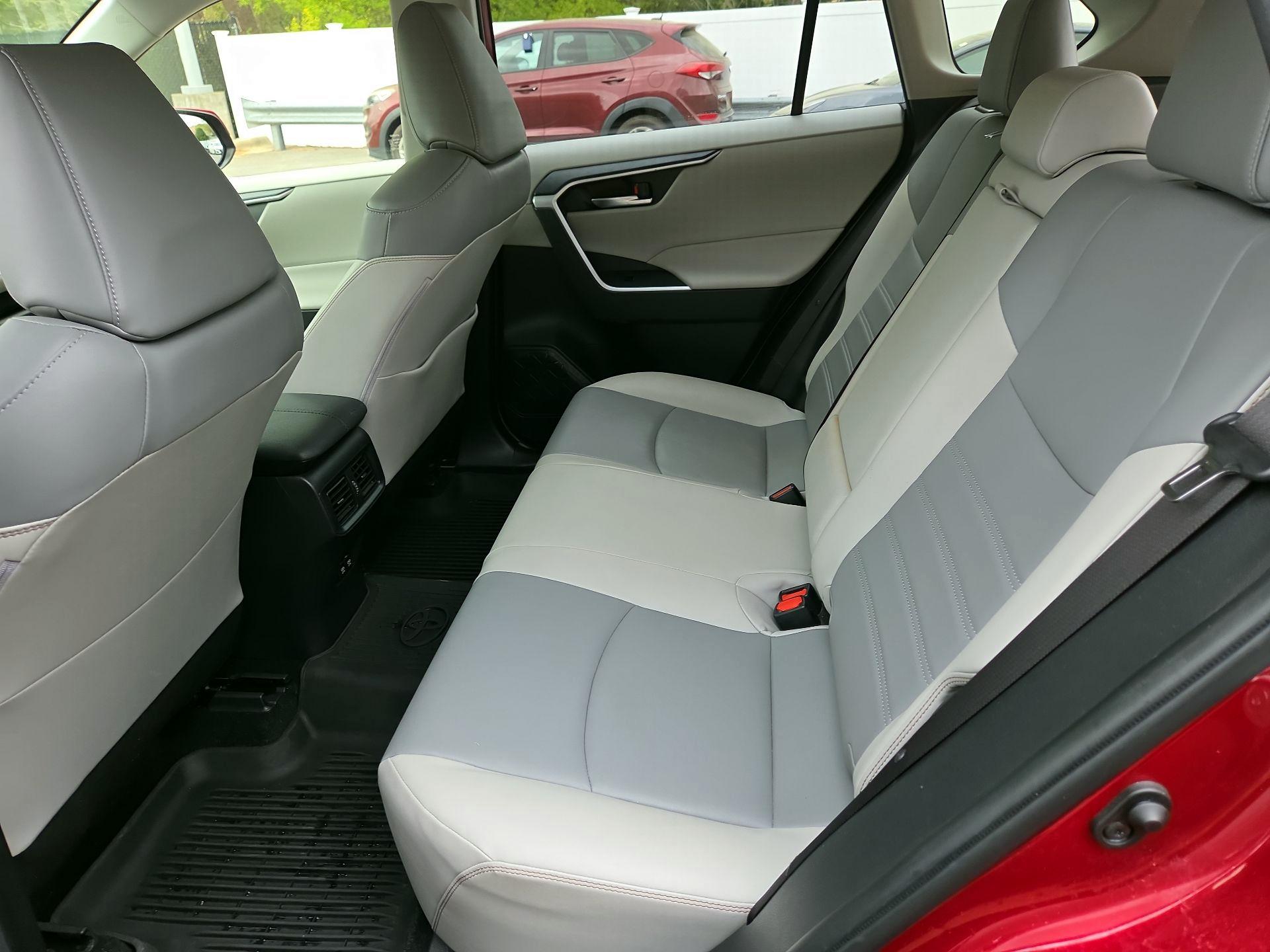 Thumbnail: 2020 Toyota RAV4 - 18