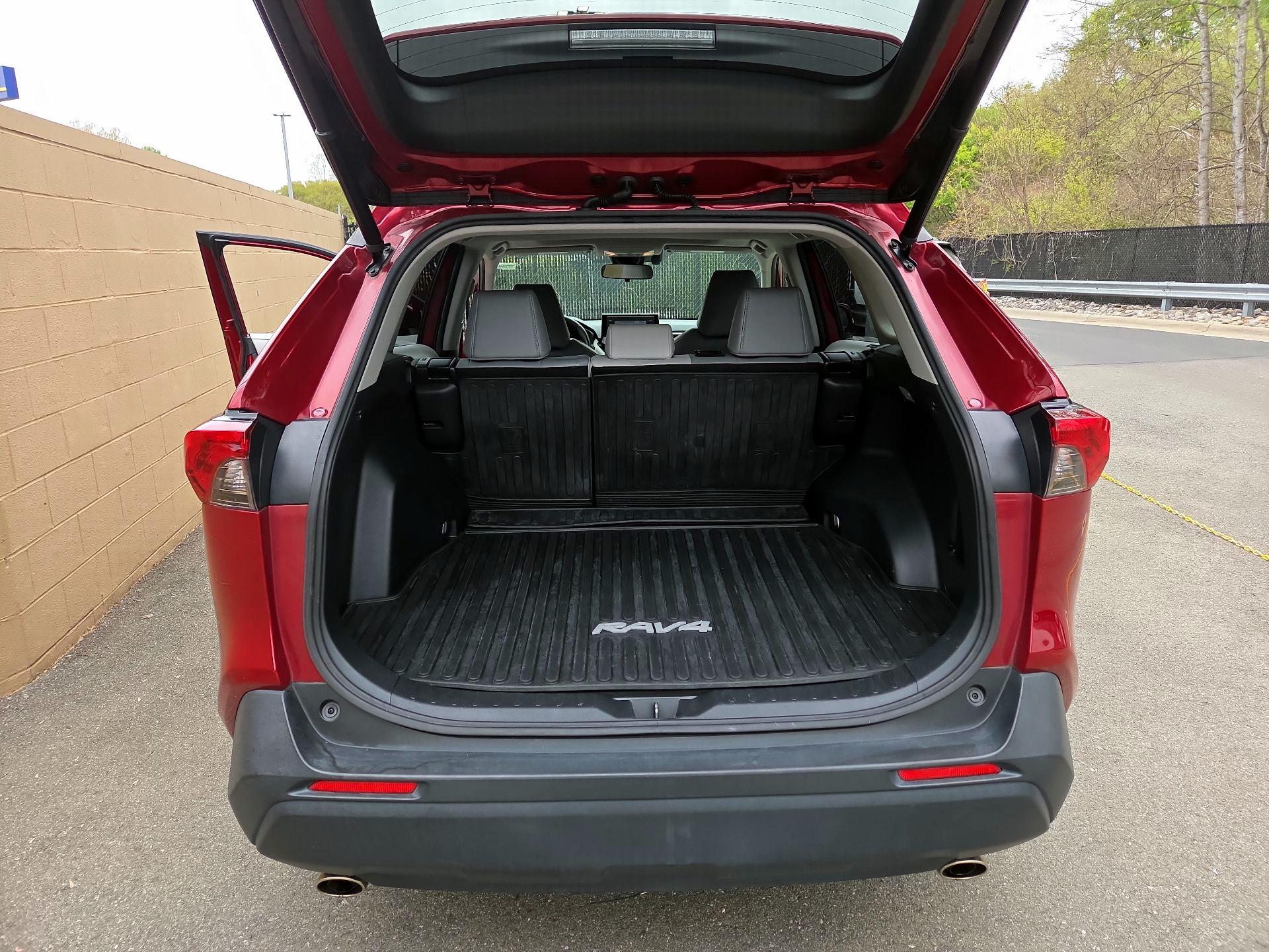 Thumbnail: 2020 Toyota RAV4 - 19