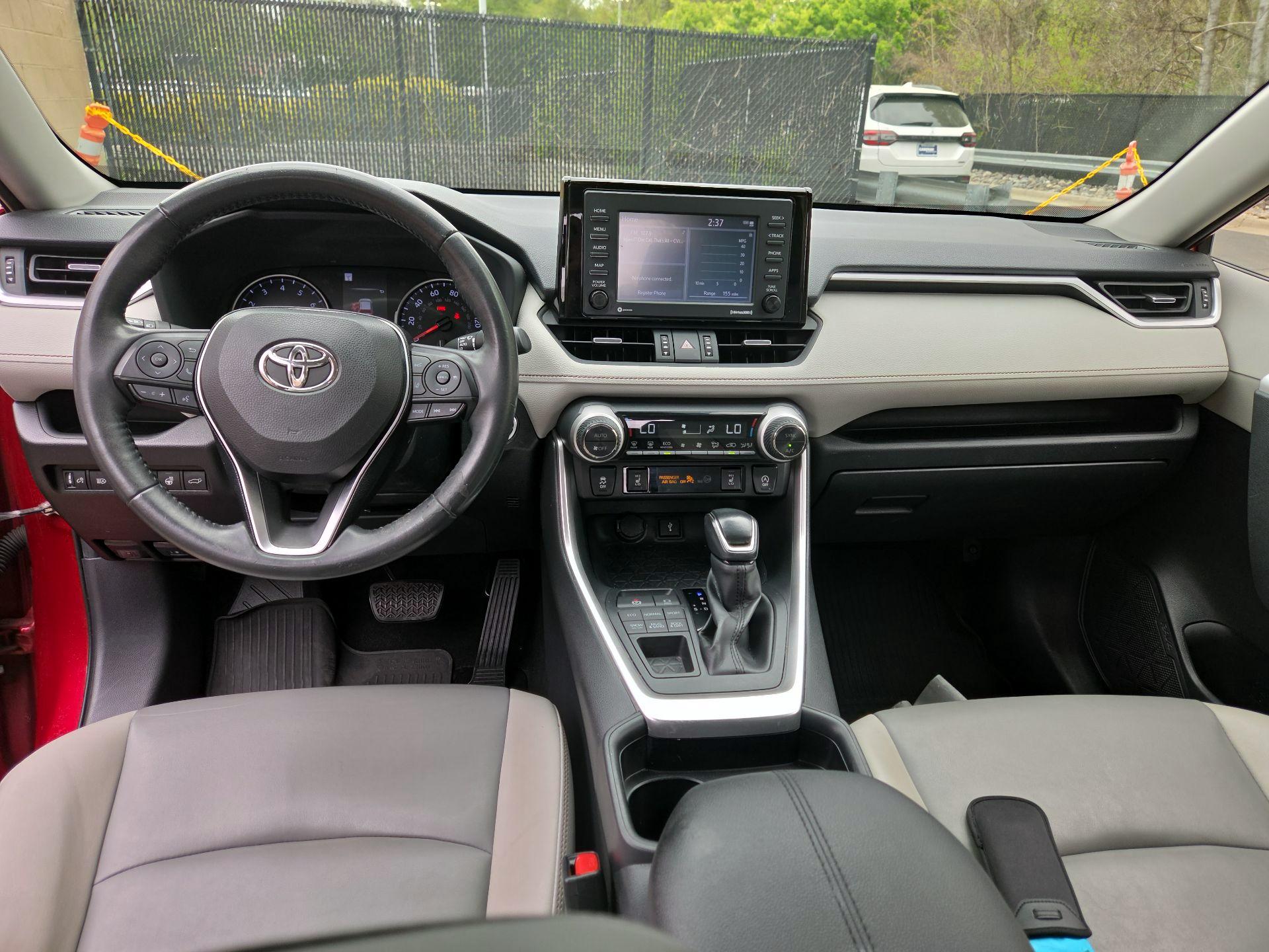 Thumbnail: 2020 Toyota RAV4 - 8