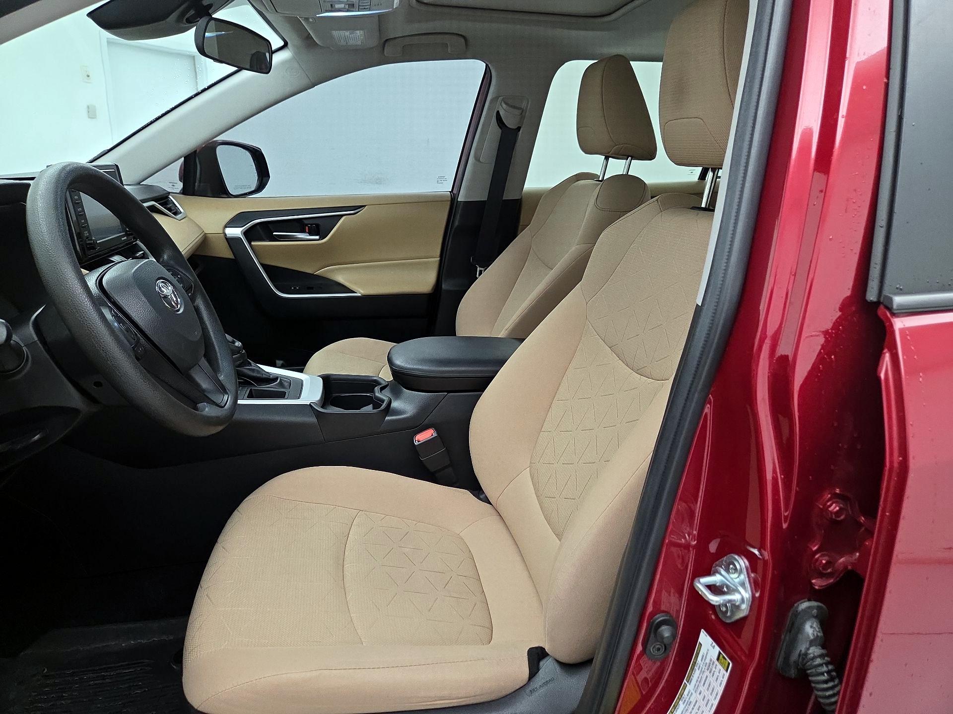 Thumbnail: 2021 Toyota RAV4 - 11