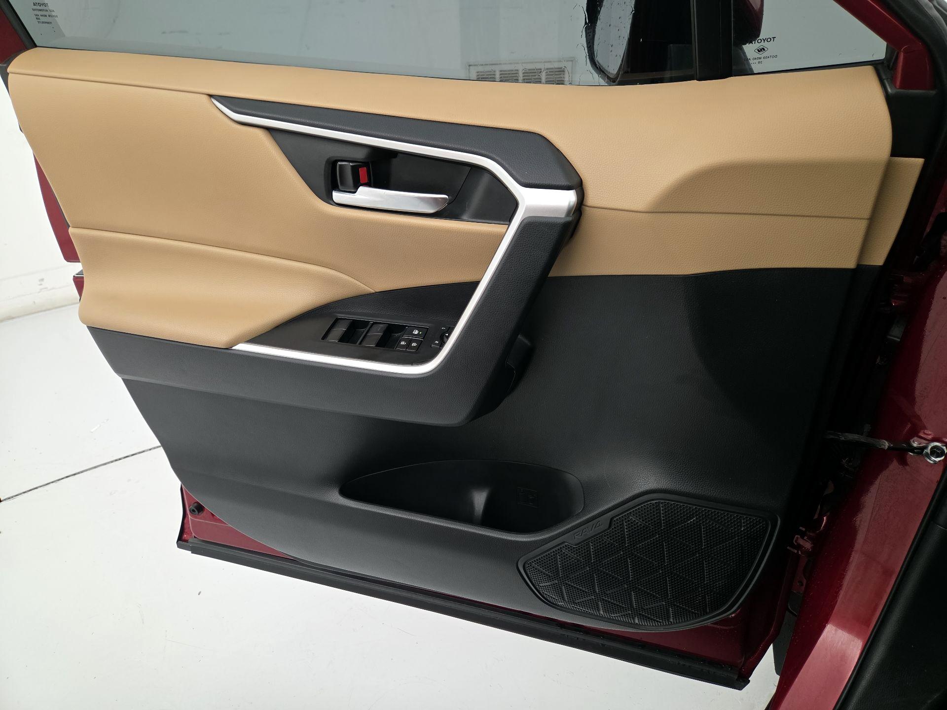 Thumbnail: 2021 Toyota RAV4 - 12