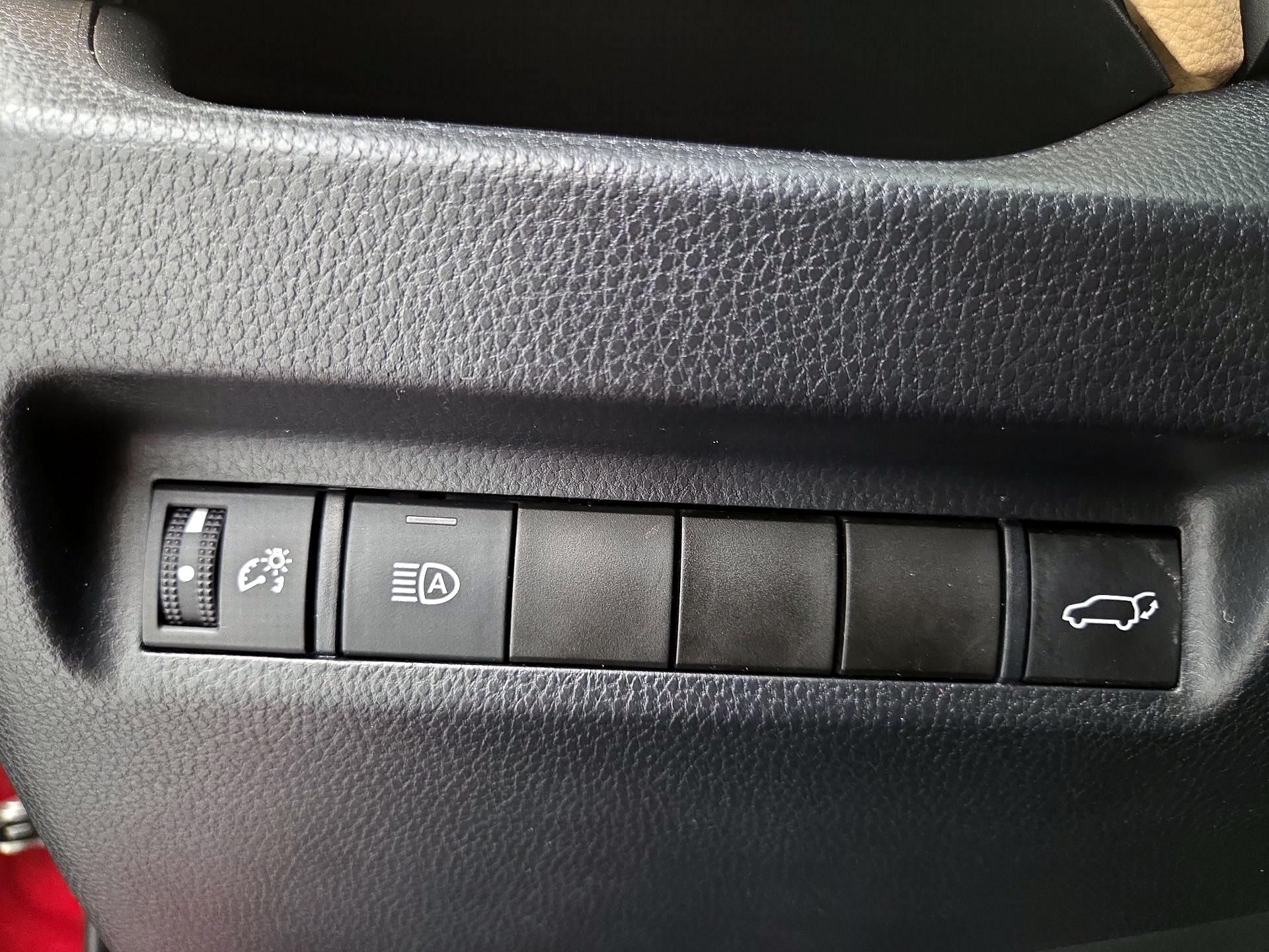 Thumbnail: 2021 Toyota RAV4 - 13